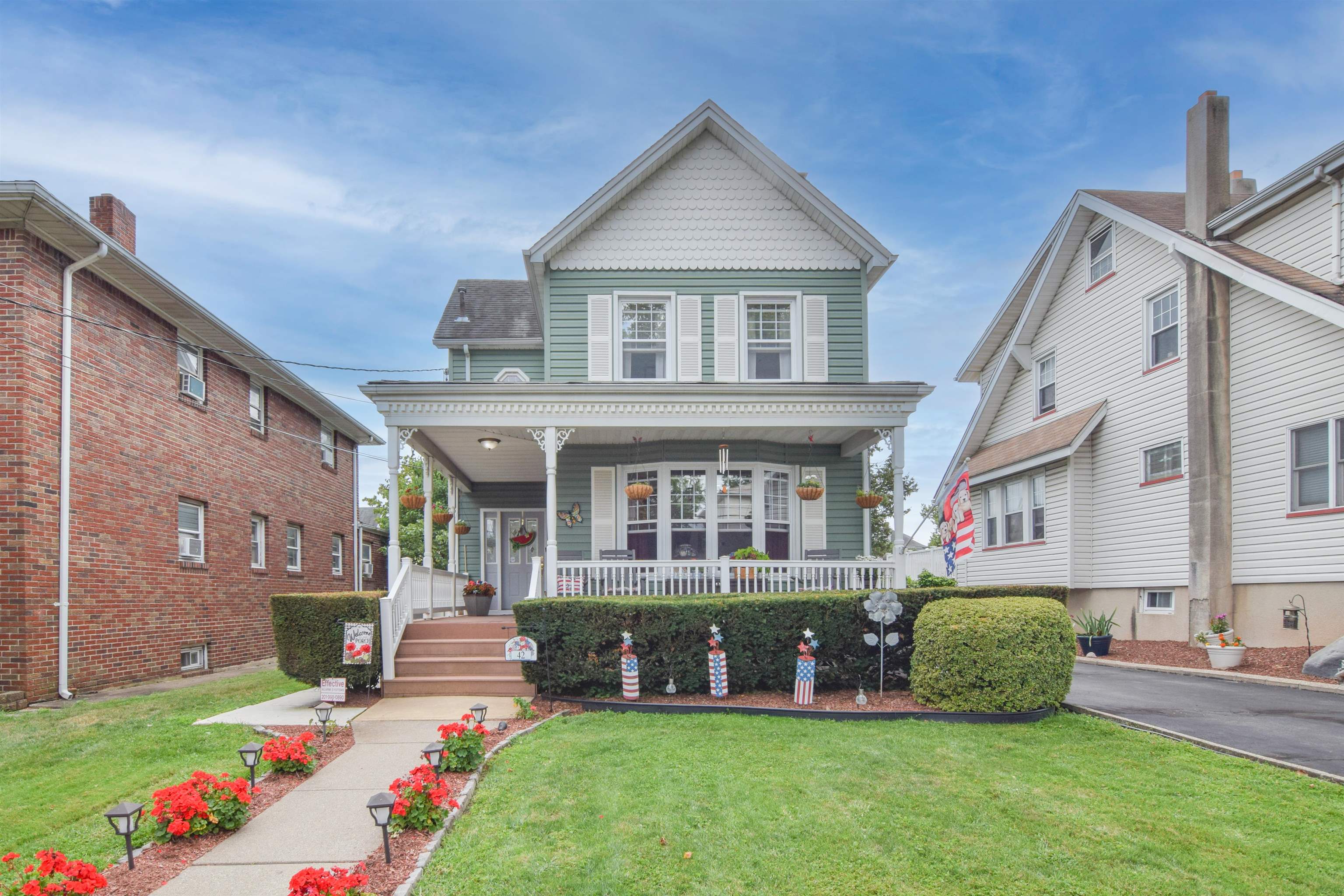 42 PAVONIA AVE