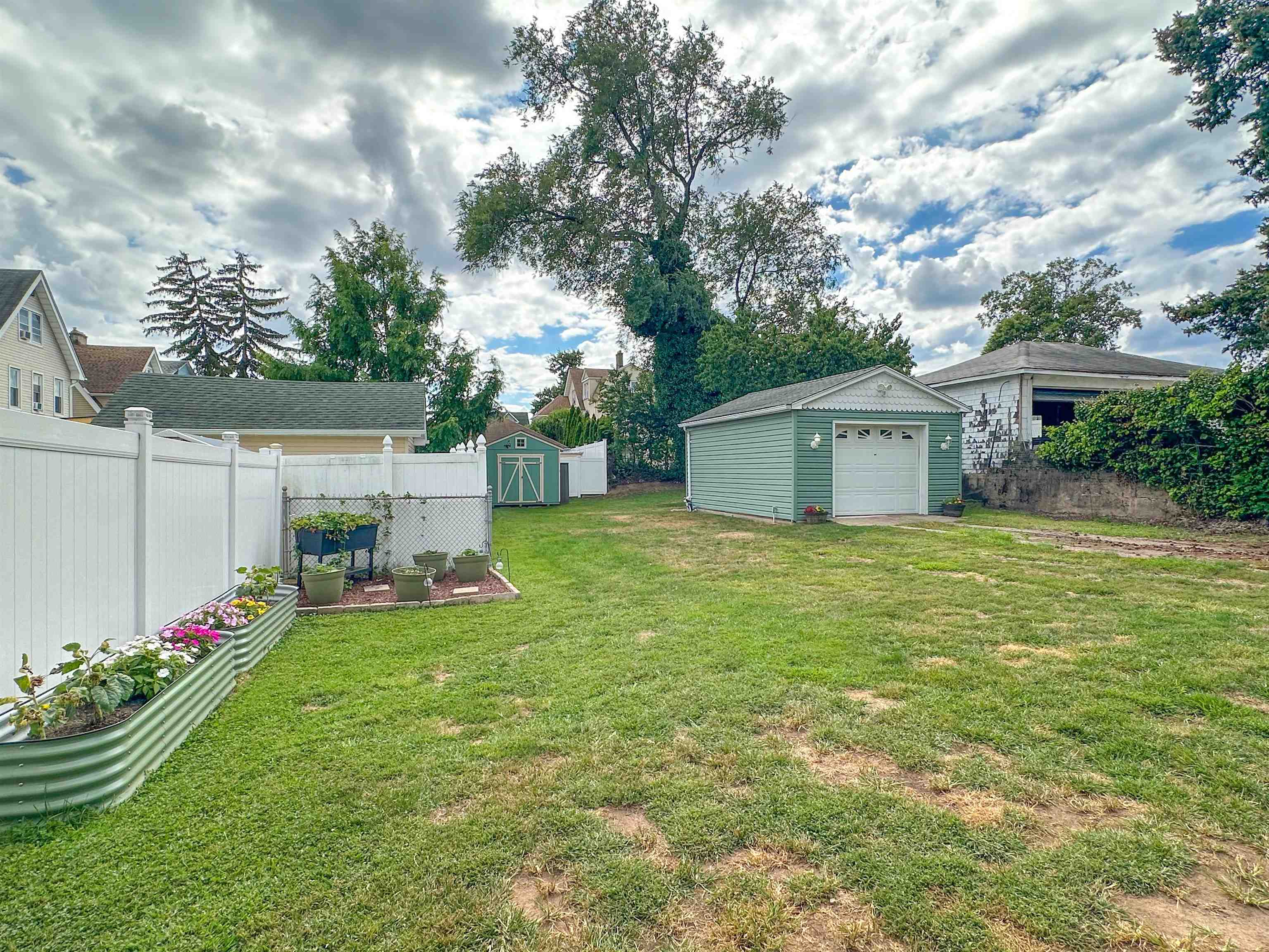 42 PAVONIA AVE