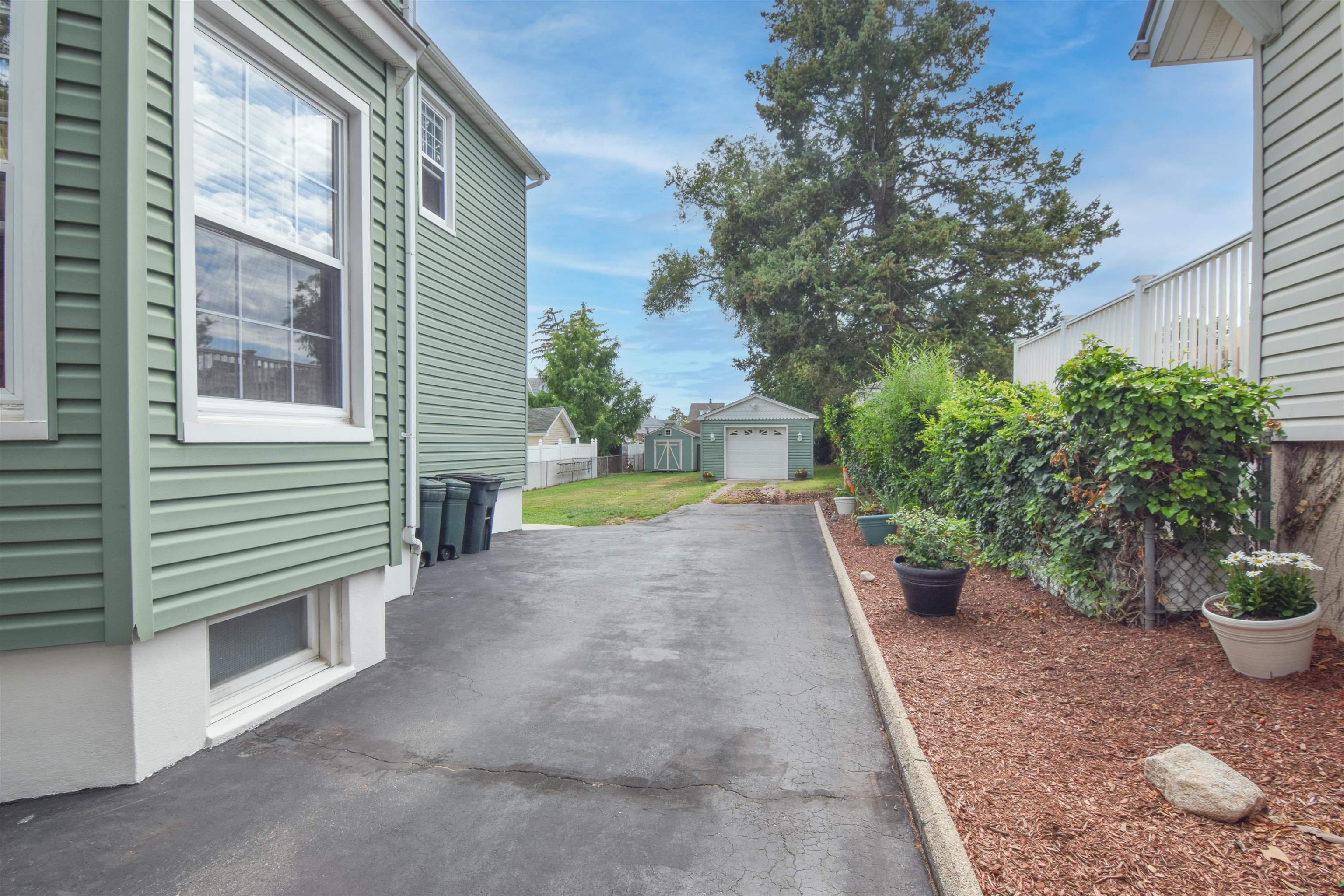 42 PAVONIA AVE
