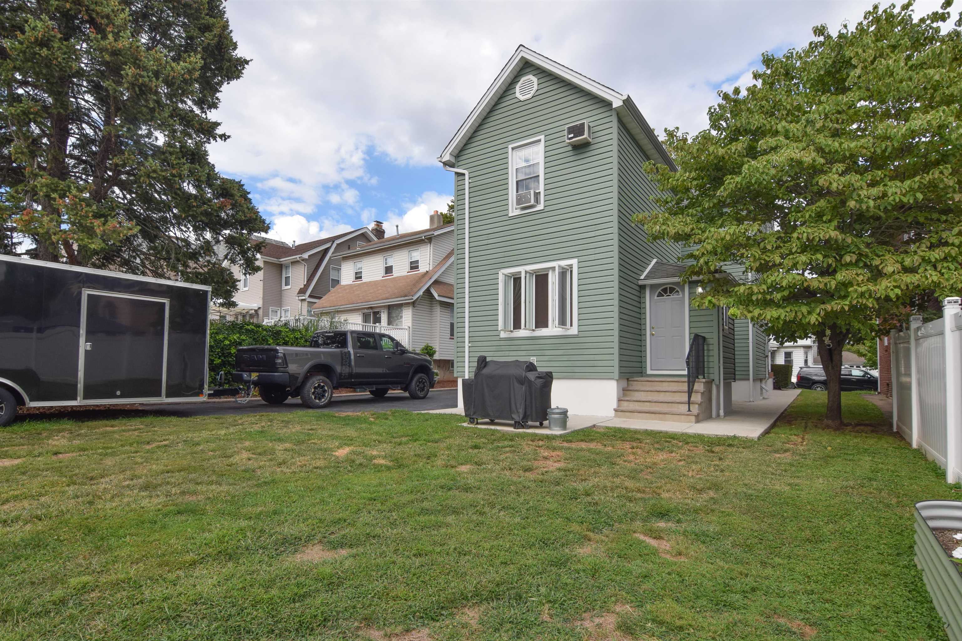 42 PAVONIA AVE