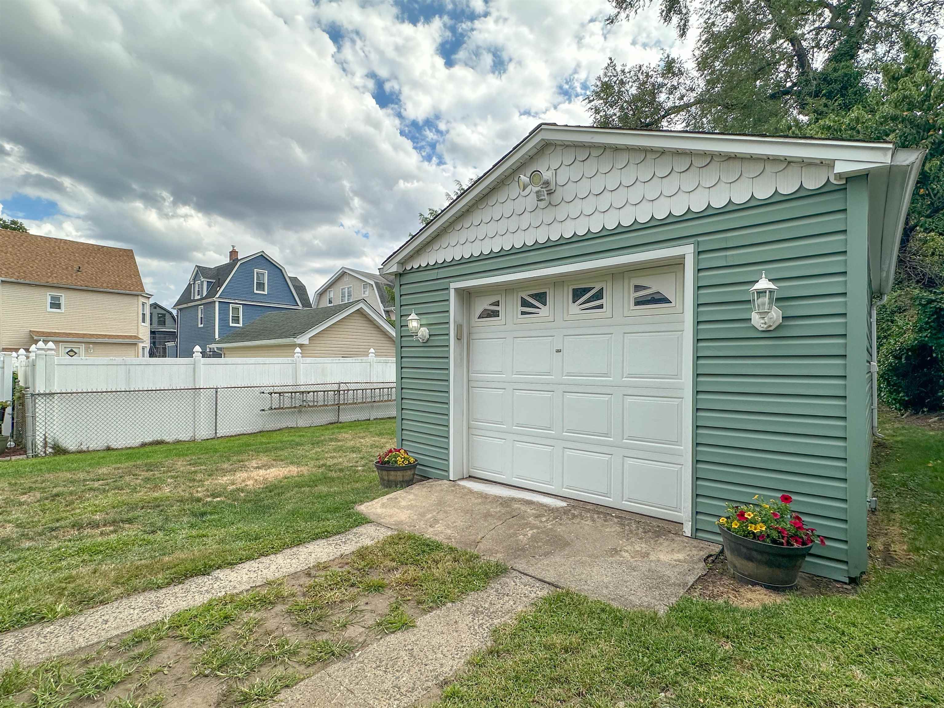 42 PAVONIA AVE