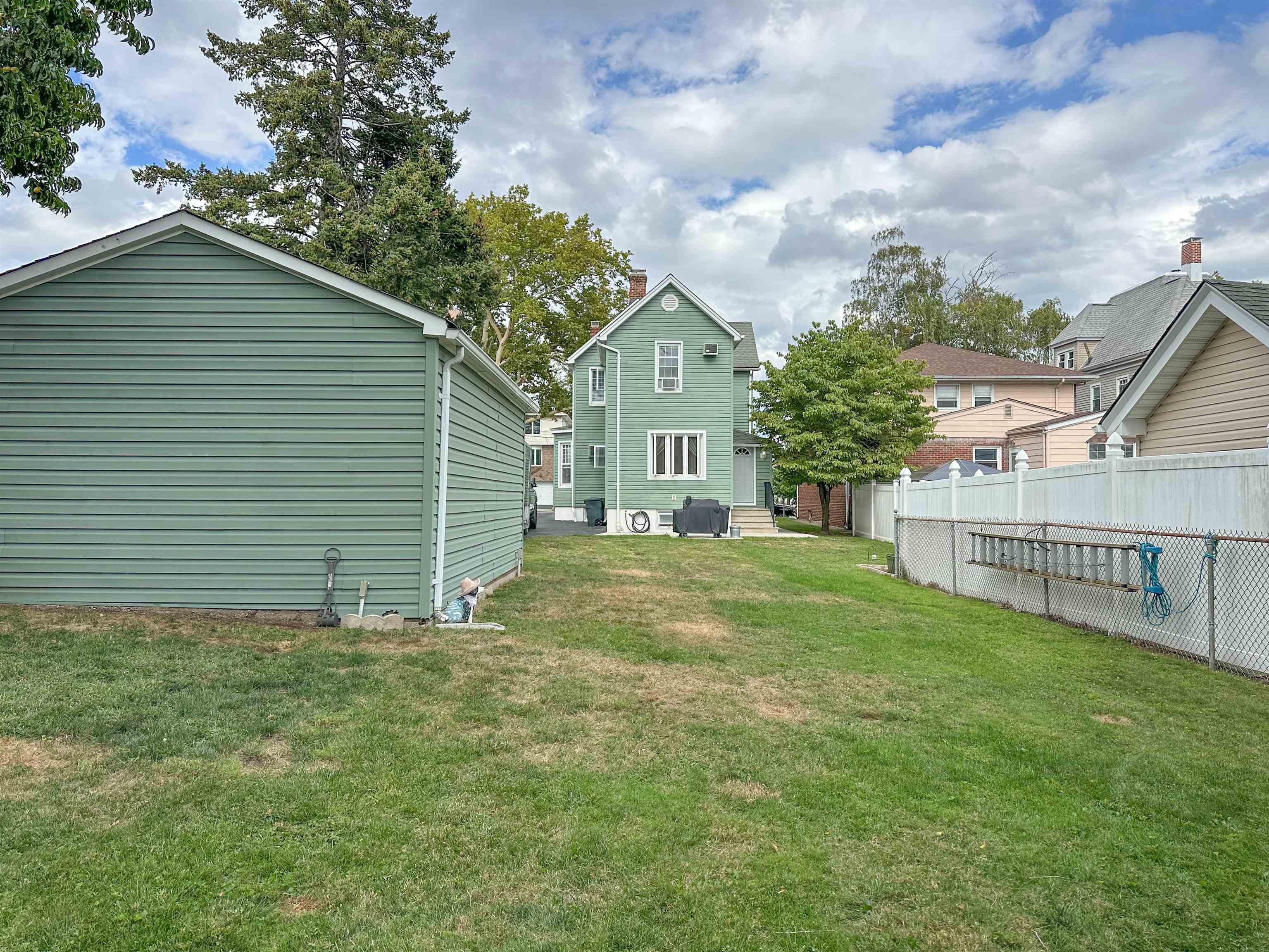 42 PAVONIA AVE