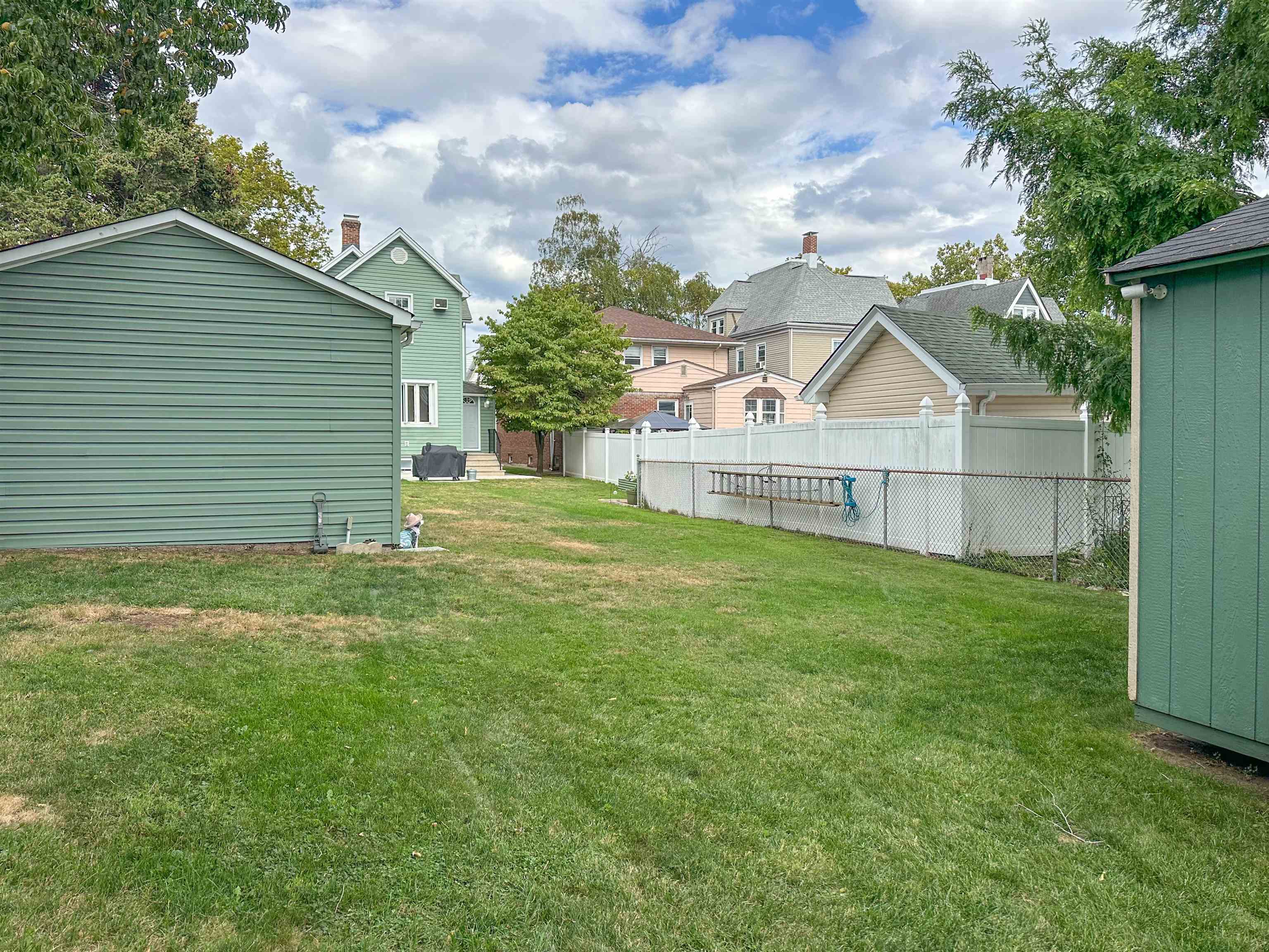 42 PAVONIA AVE