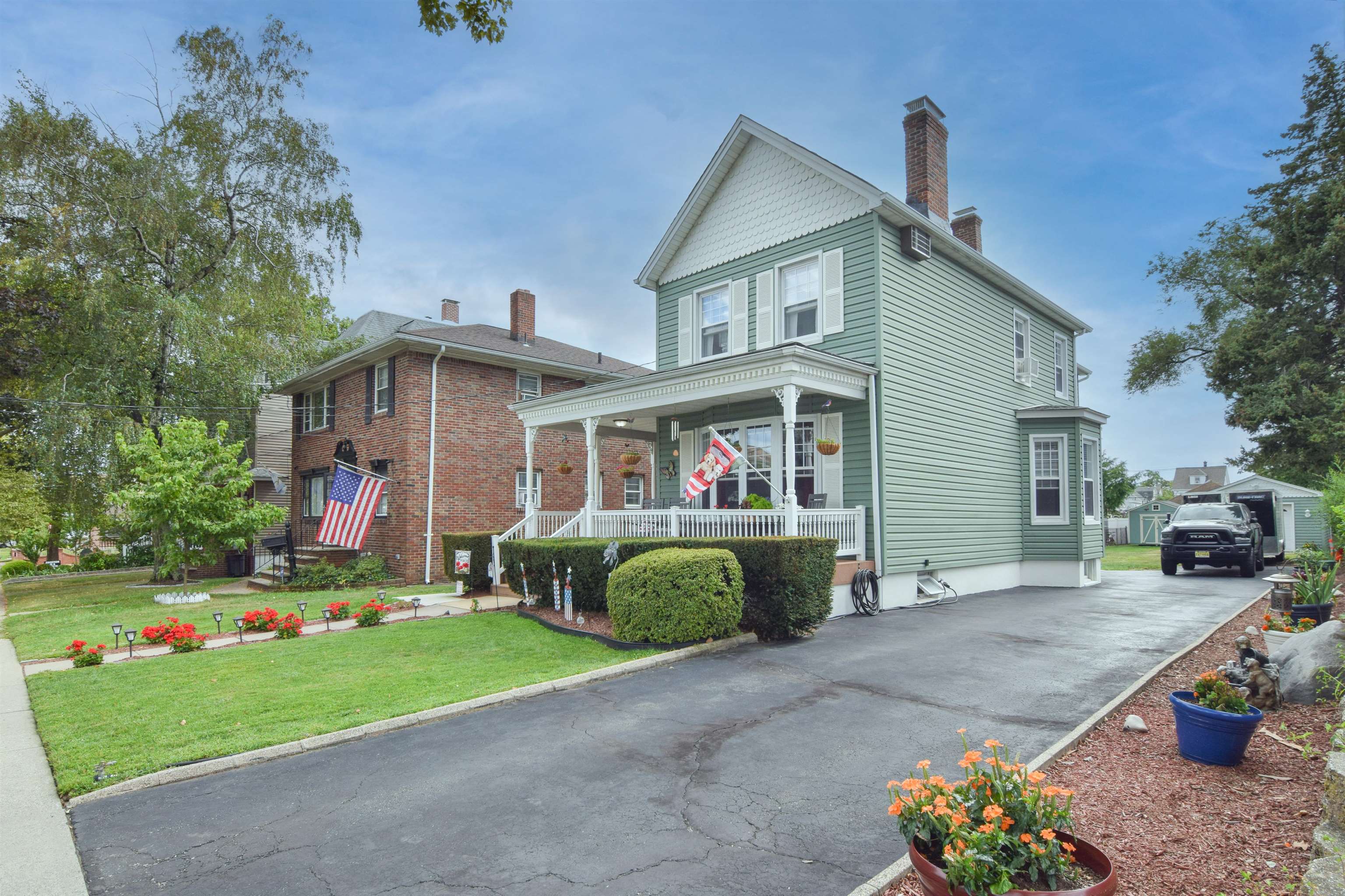 42 PAVONIA AVE