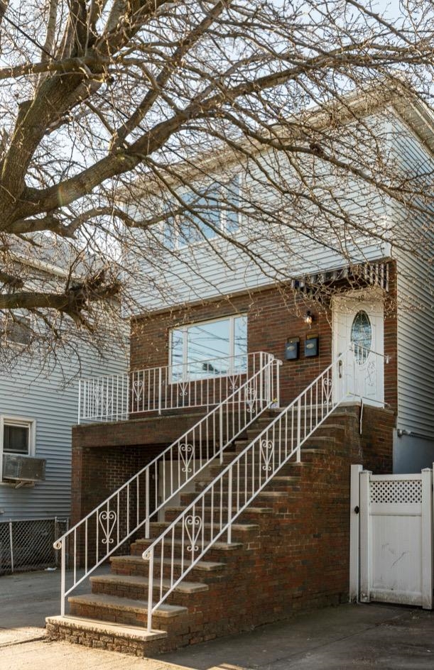 18 COTTAGE ST