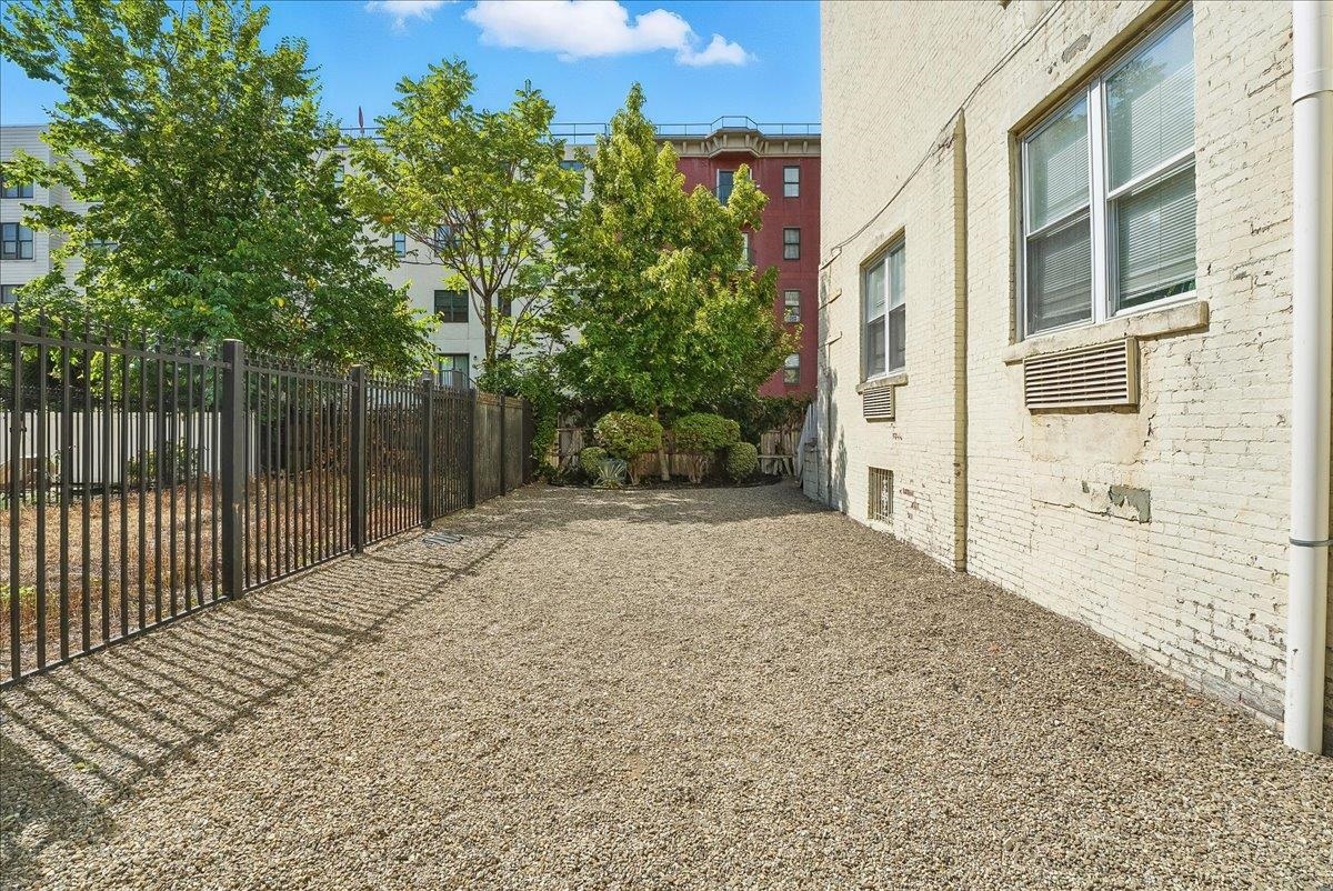 734 ADAMS ST Unit: 2A