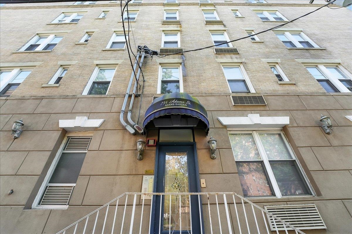 734 ADAMS ST Unit: 2A