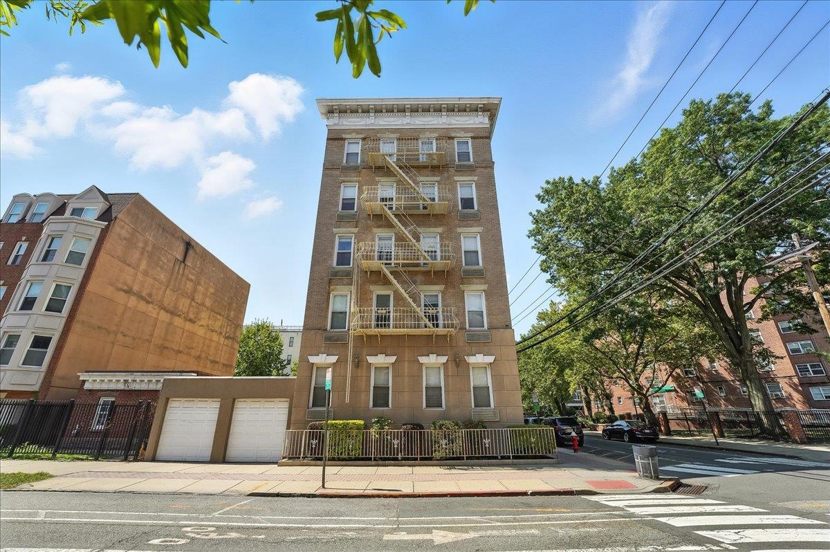 734 ADAMS ST Unit: 2A