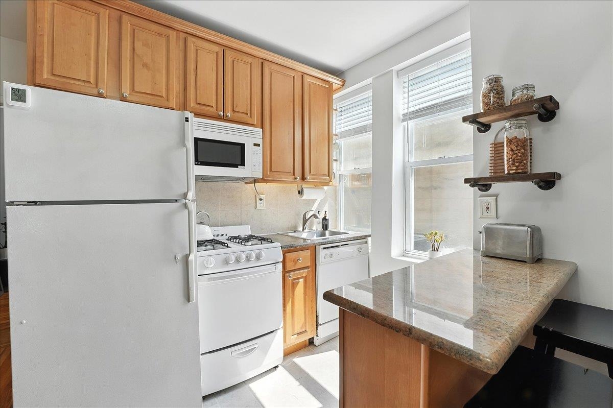 734 ADAMS ST Unit: 2A