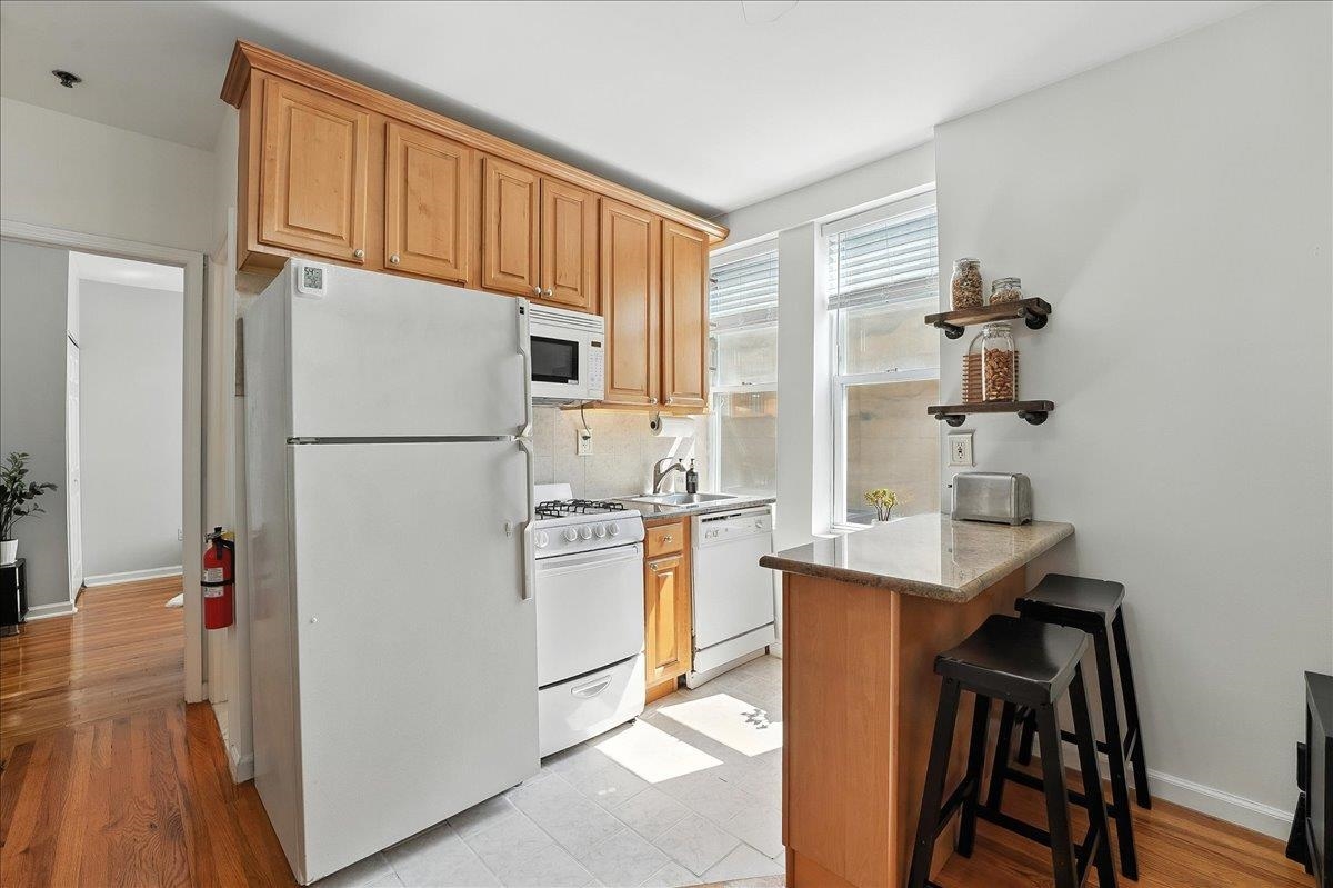 734 ADAMS ST Unit: 2A