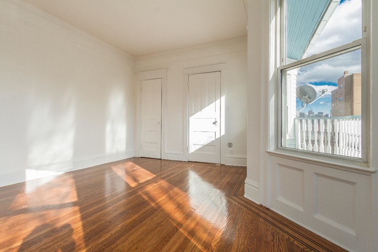 16-18 FULTON ST
