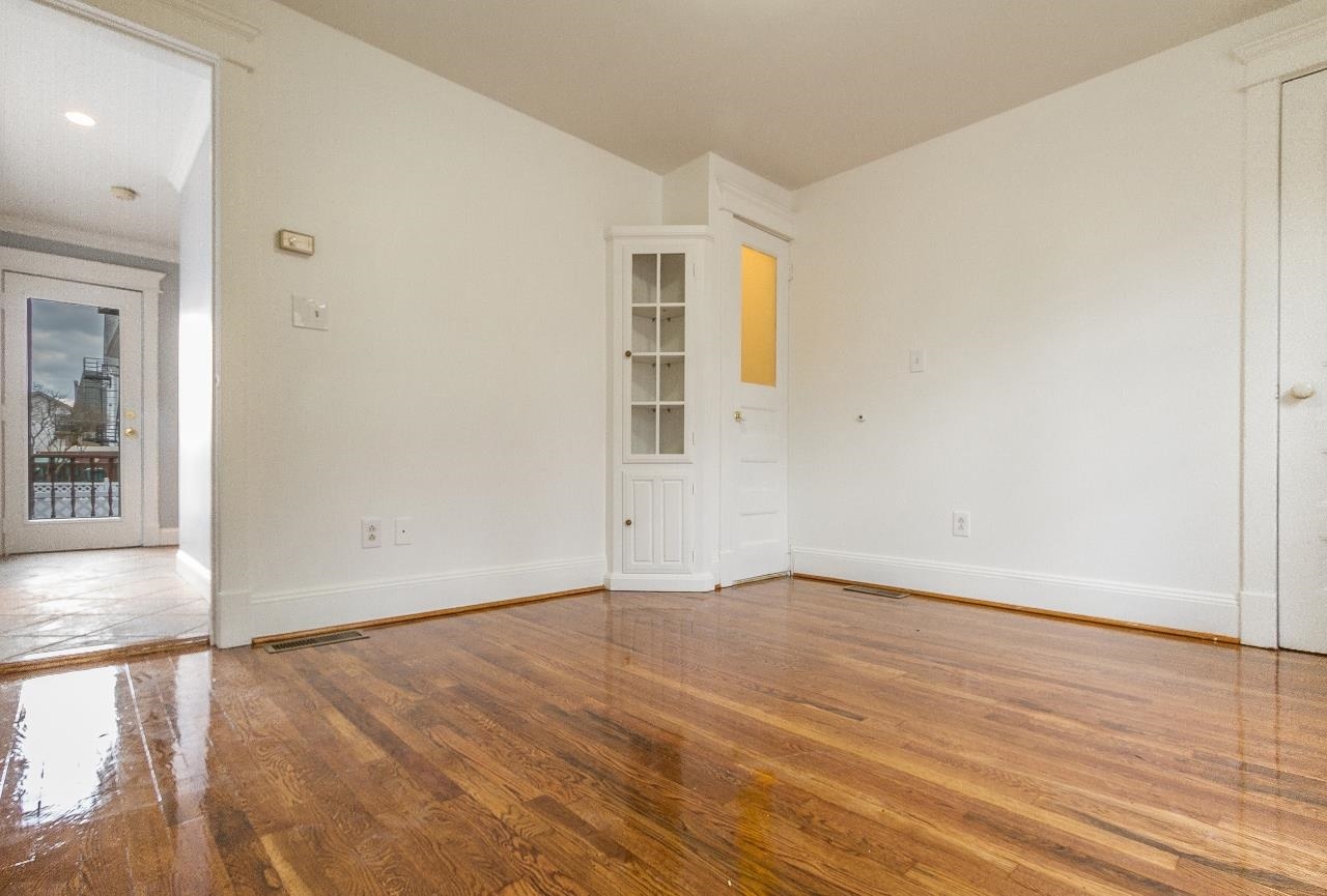 16-18 FULTON ST