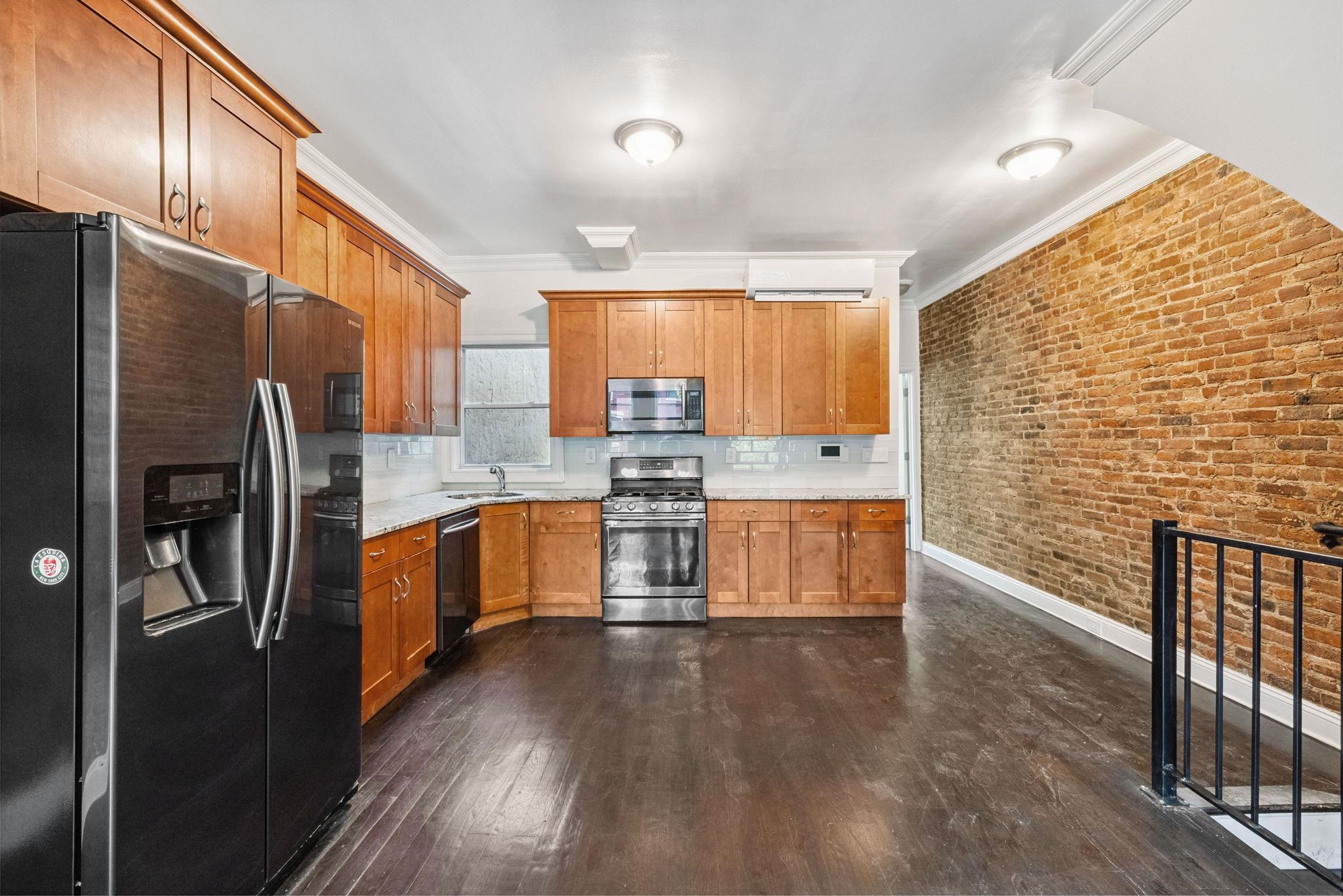 37 ASTOR PL
