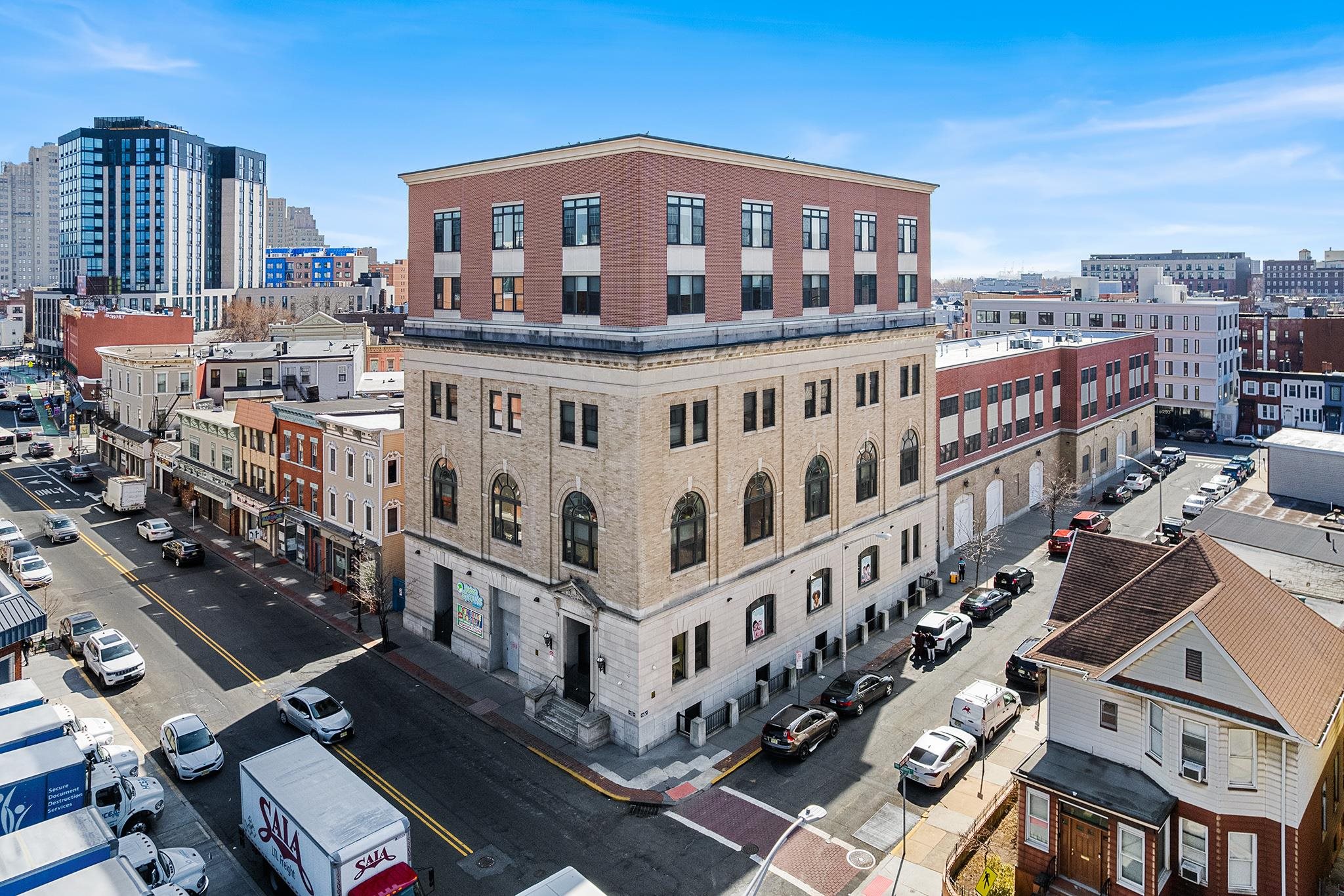 769 MONTGOMERY ST Unit: 211