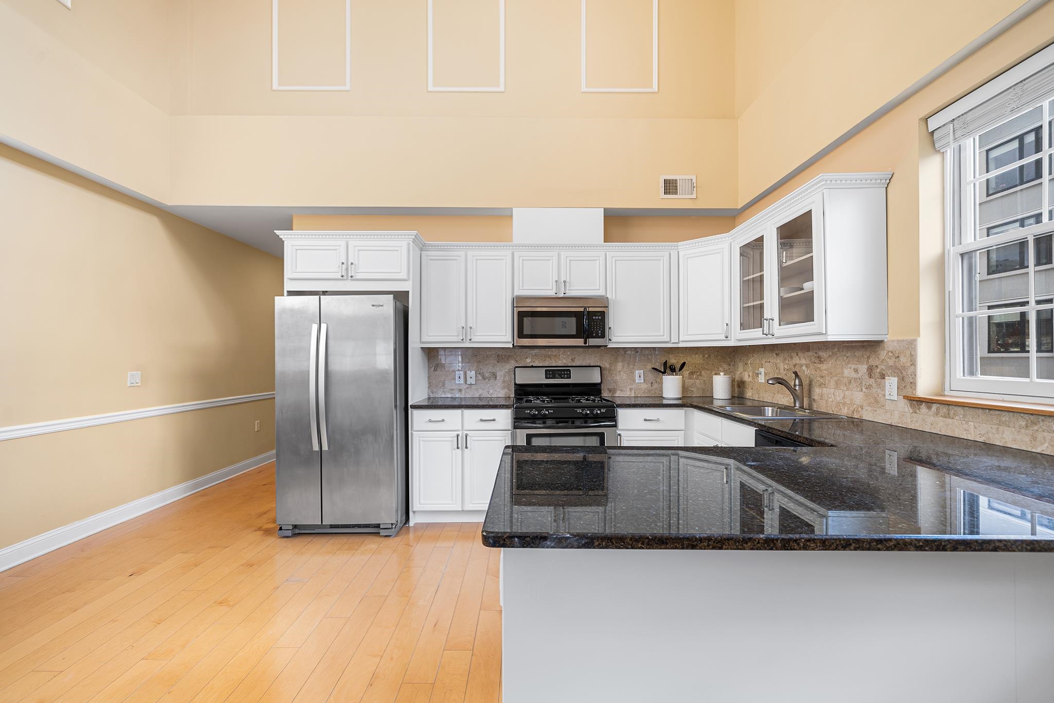 769 MONTGOMERY ST Unit: 211