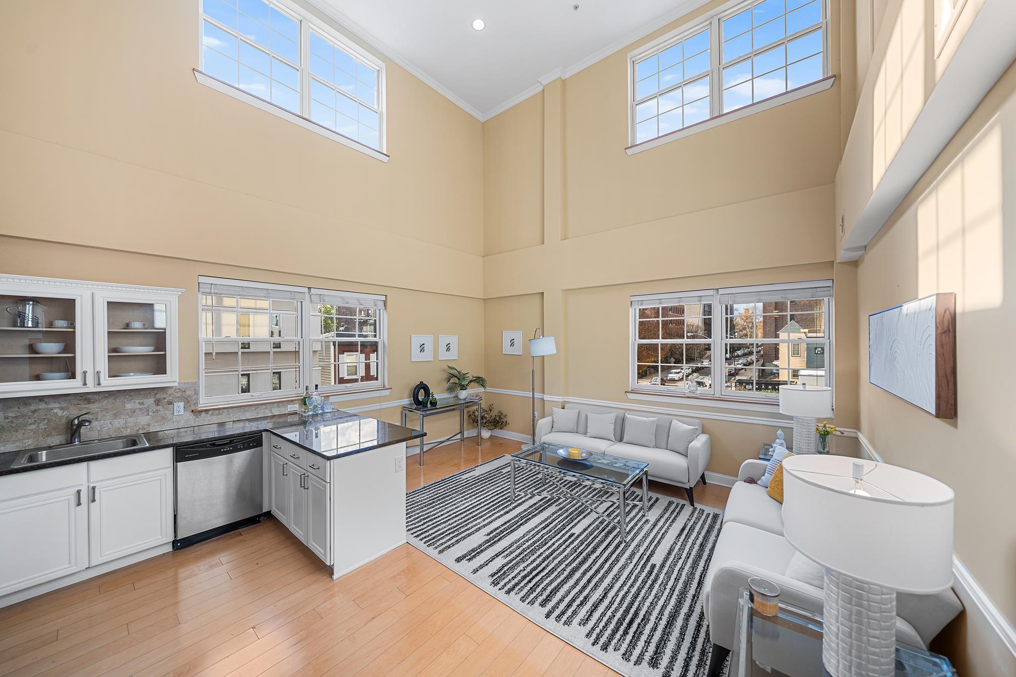 769 MONTGOMERY ST Unit: 211