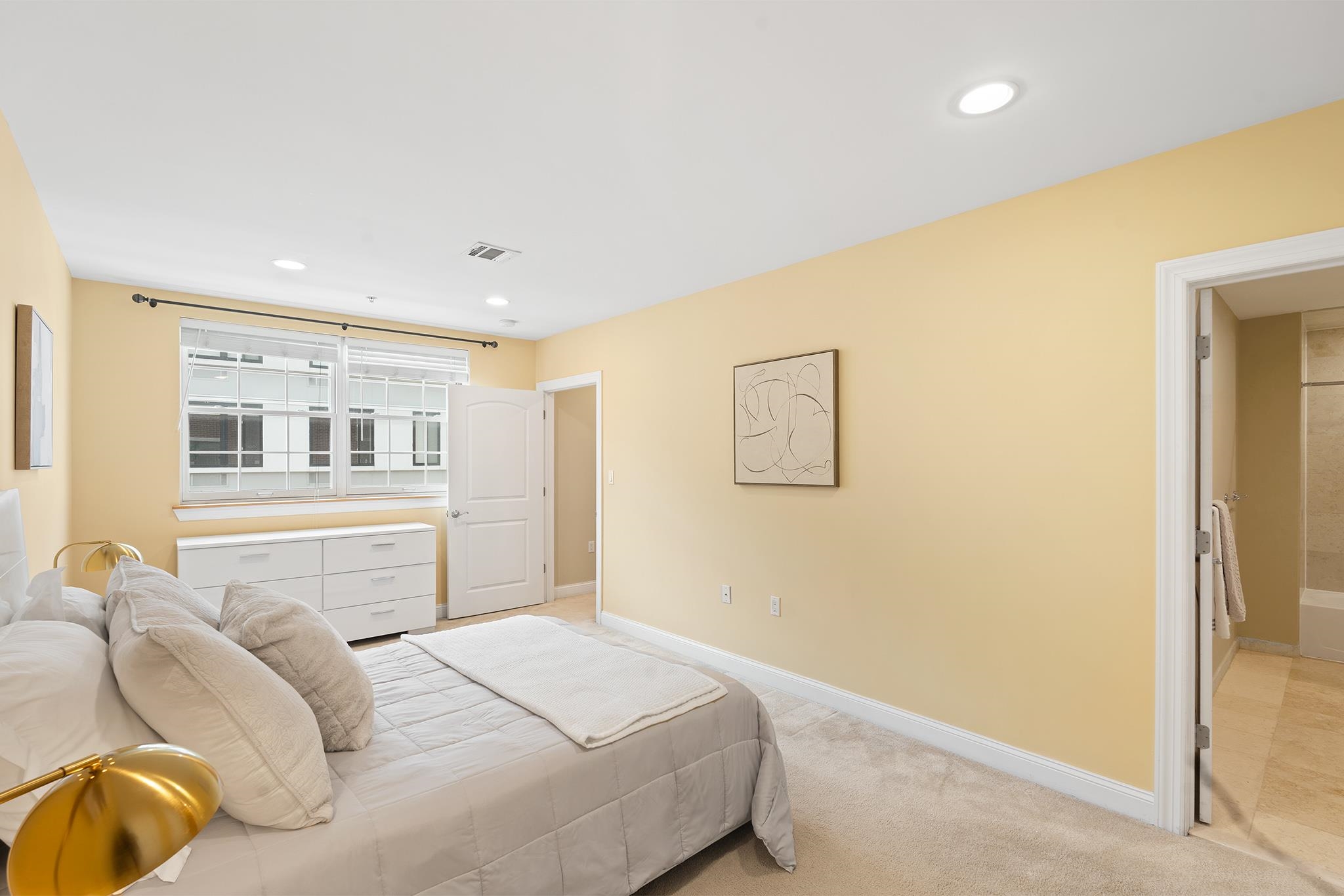 769 MONTGOMERY ST Unit: 211