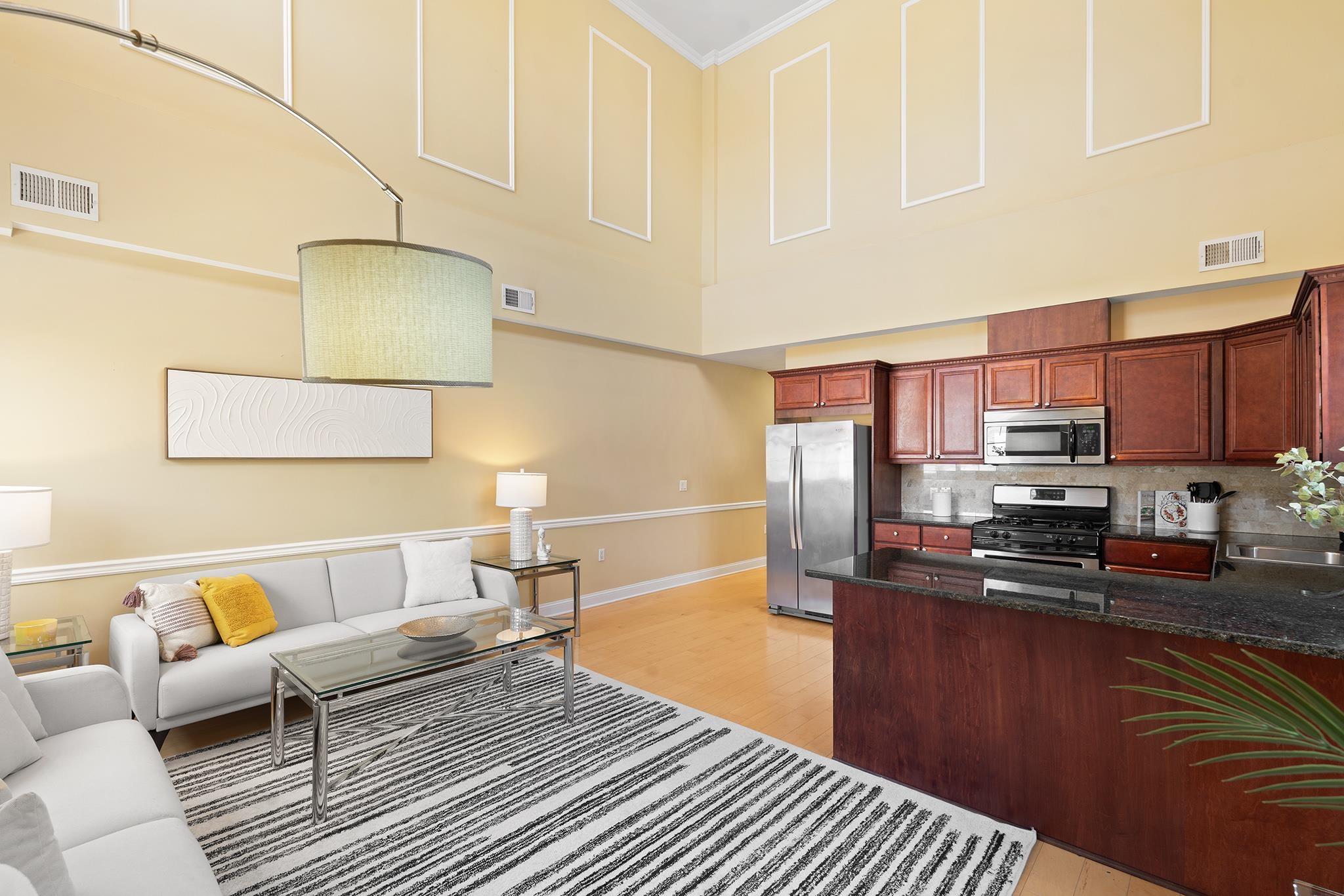 769 MONTGOMERY ST Unit: 211