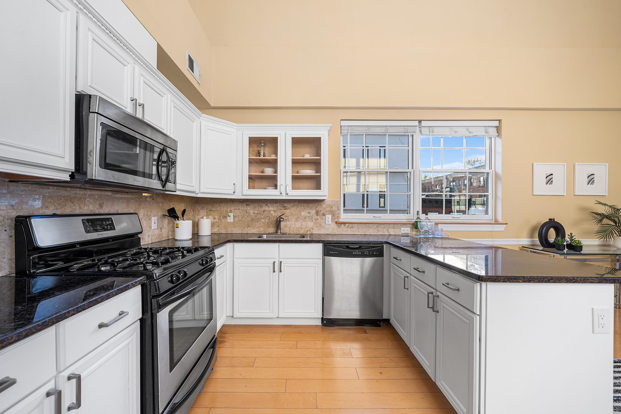 769 MONTGOMERY ST Unit: 211