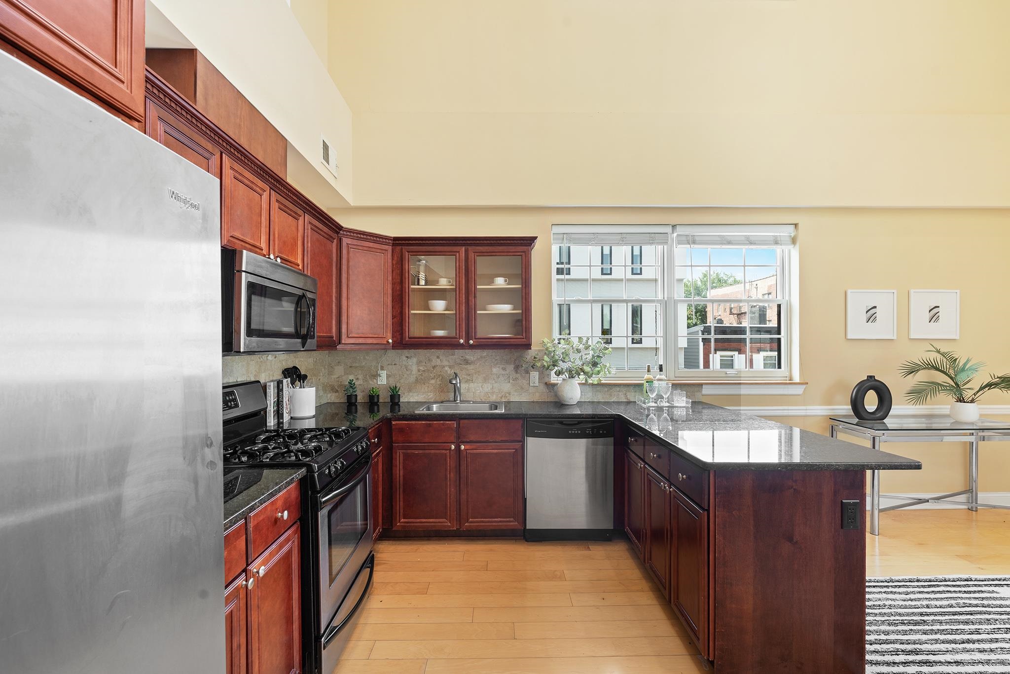 769 MONTGOMERY ST Unit: 211