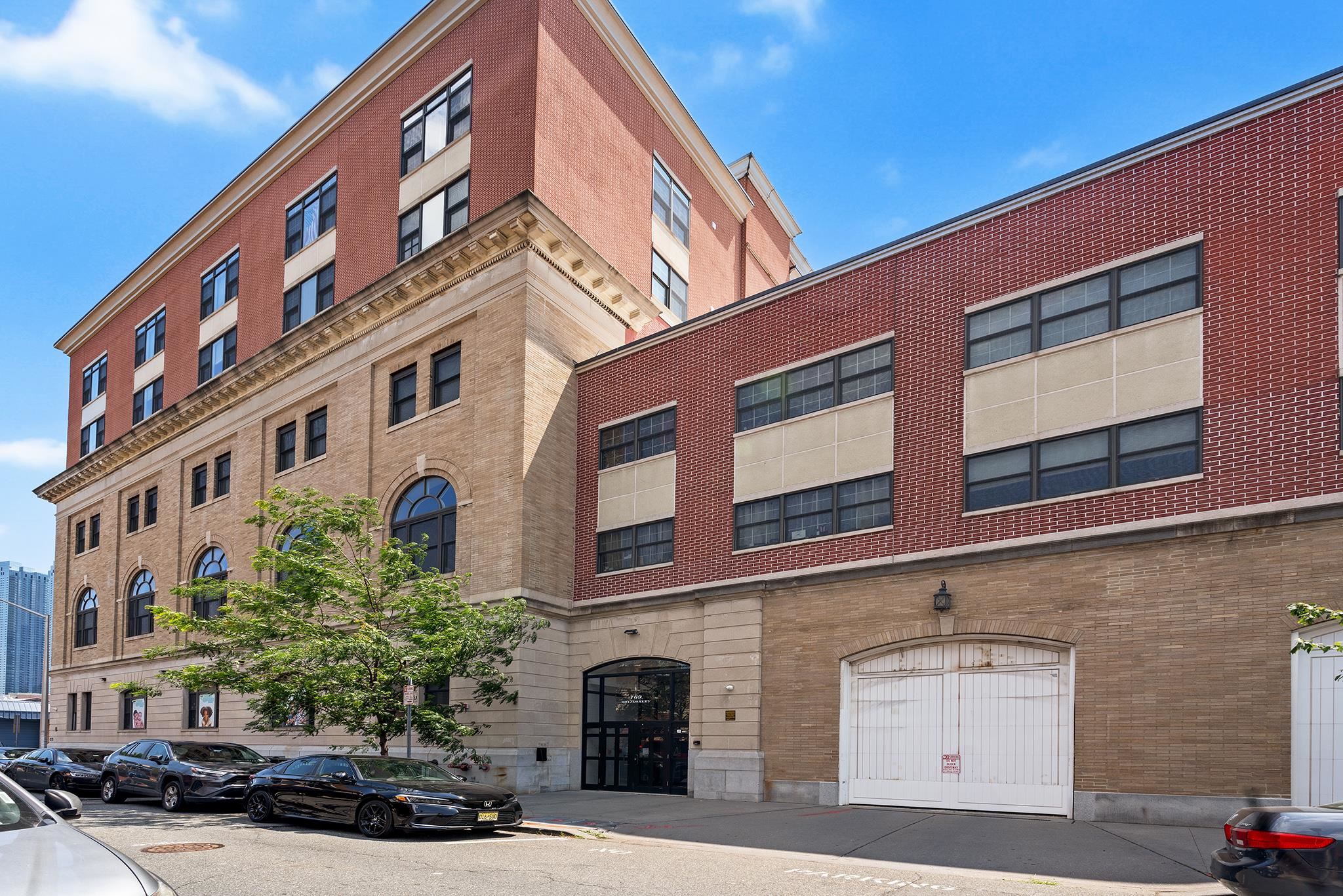 769 MONTGOMERY ST Unit: 211