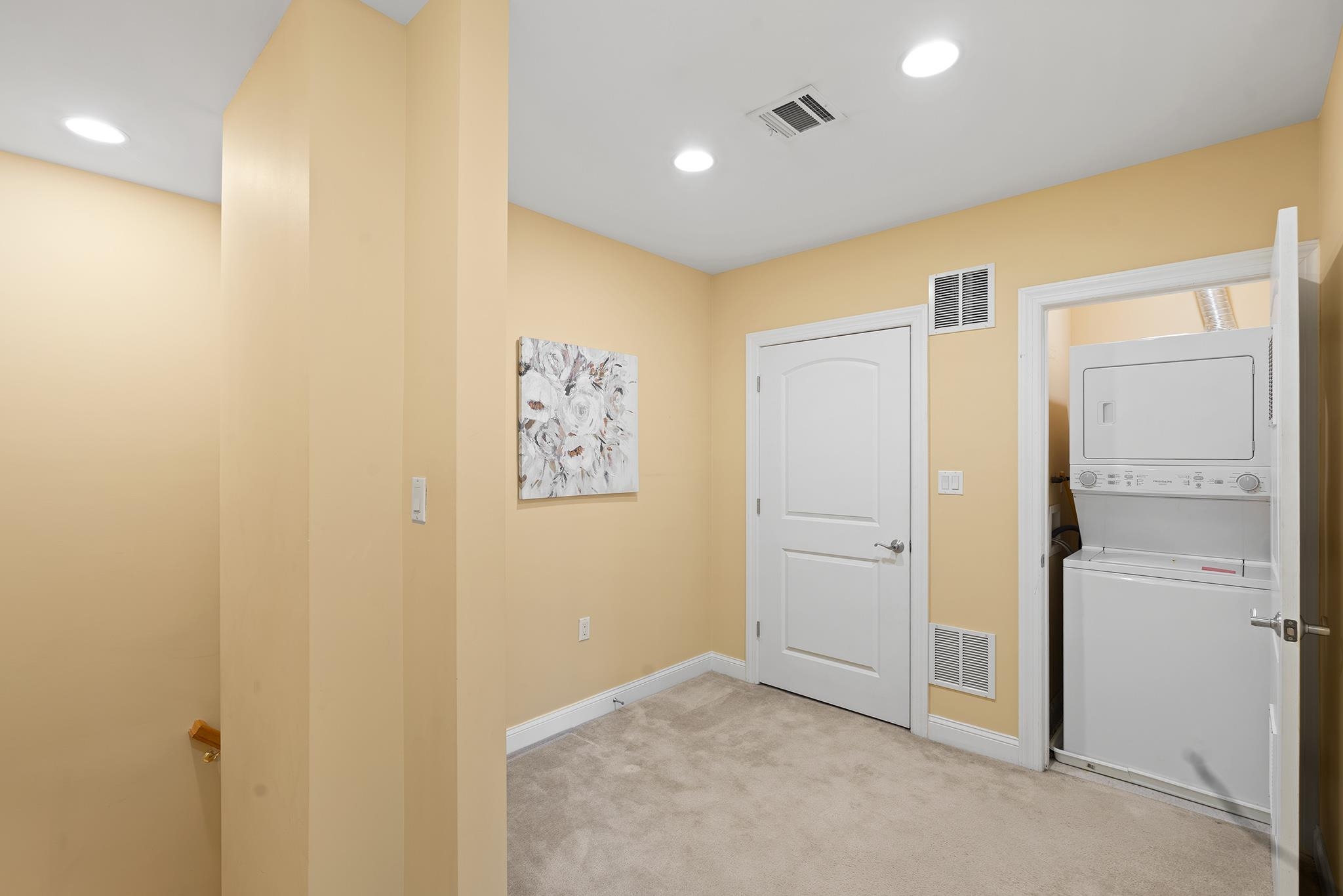 769 MONTGOMERY ST Unit: 211