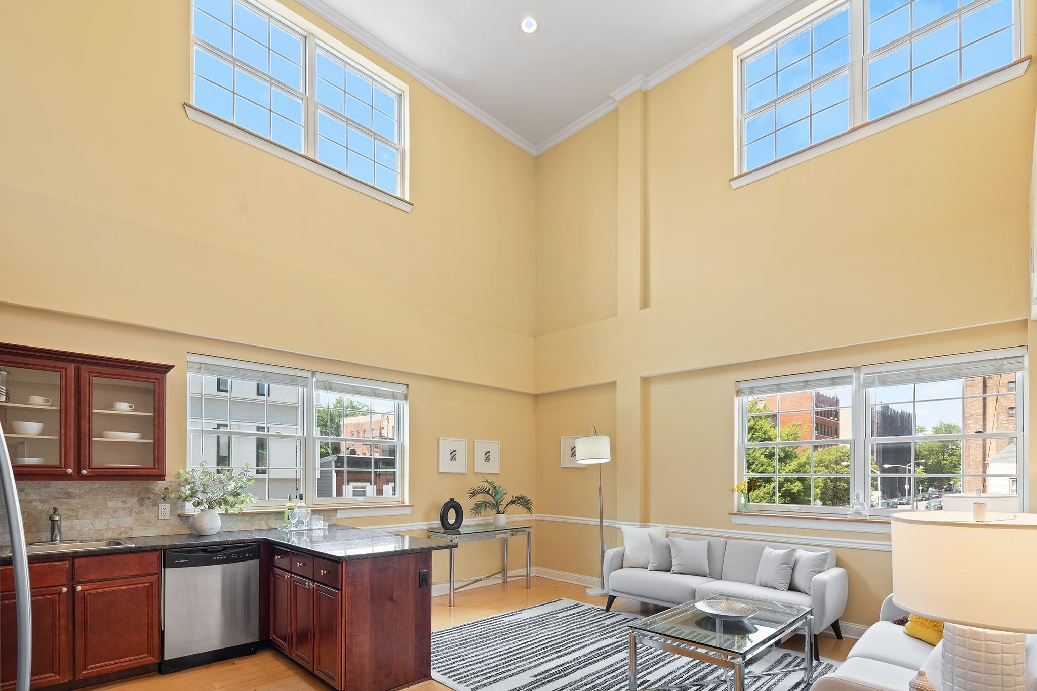 769 MONTGOMERY ST Unit: 211