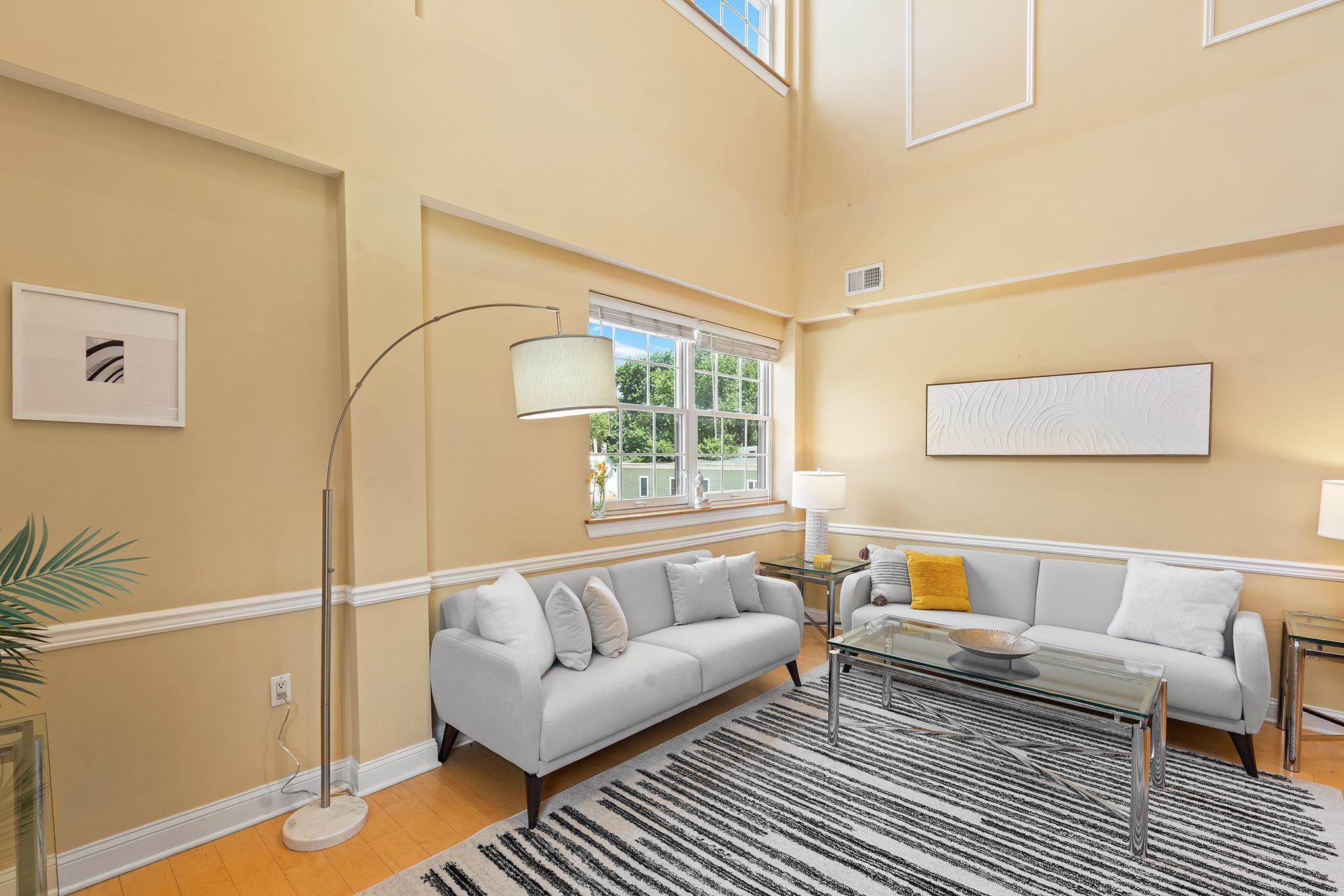 769 MONTGOMERY ST Unit: 211