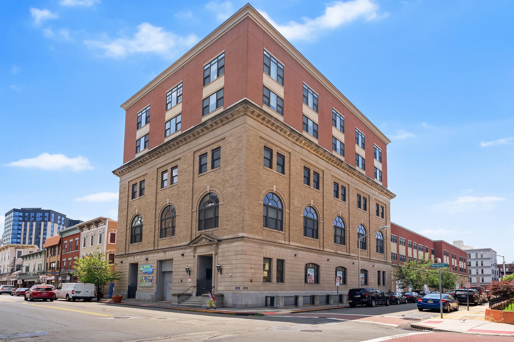 769 MONTGOMERY ST Unit: 211