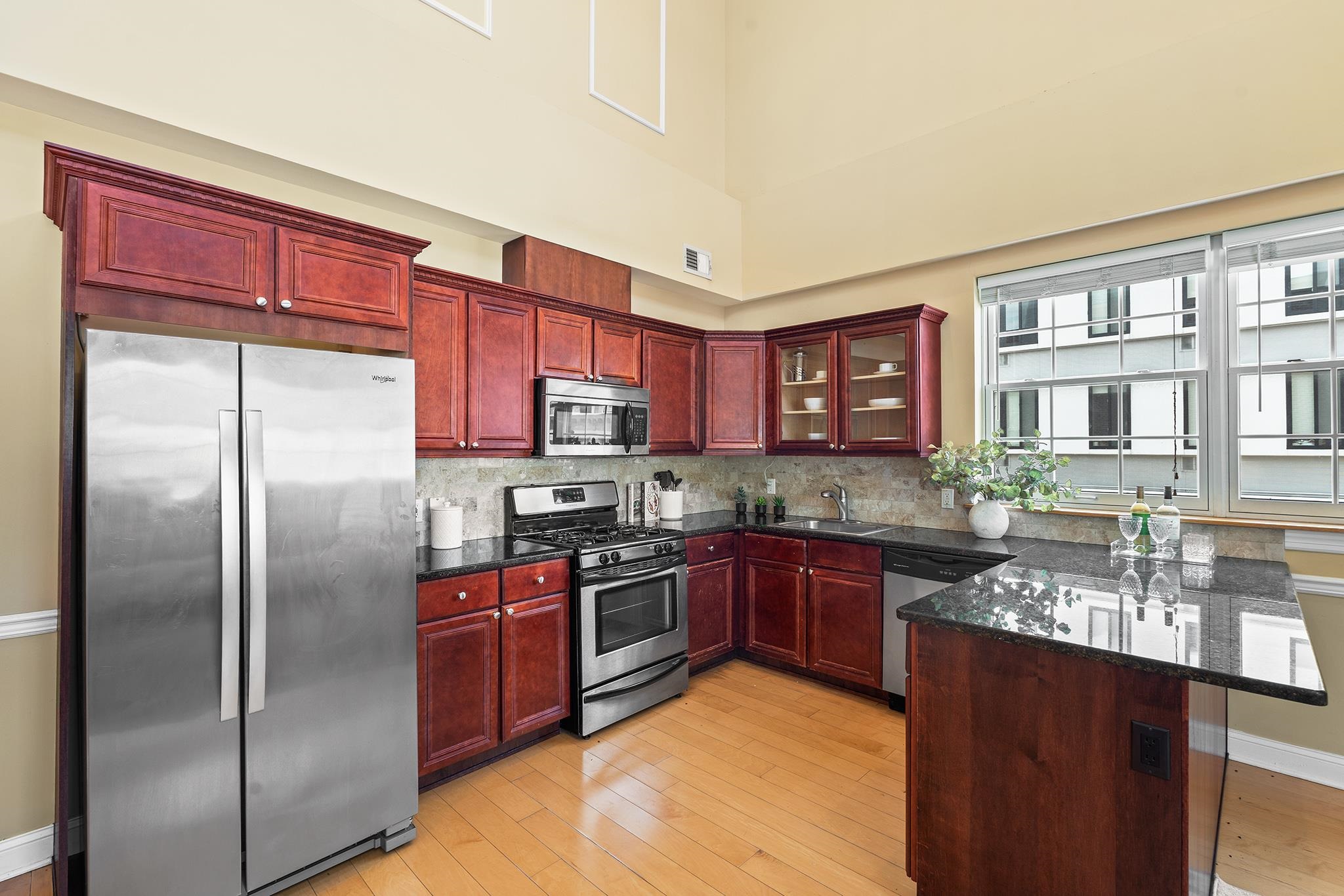 769 MONTGOMERY ST Unit: 211