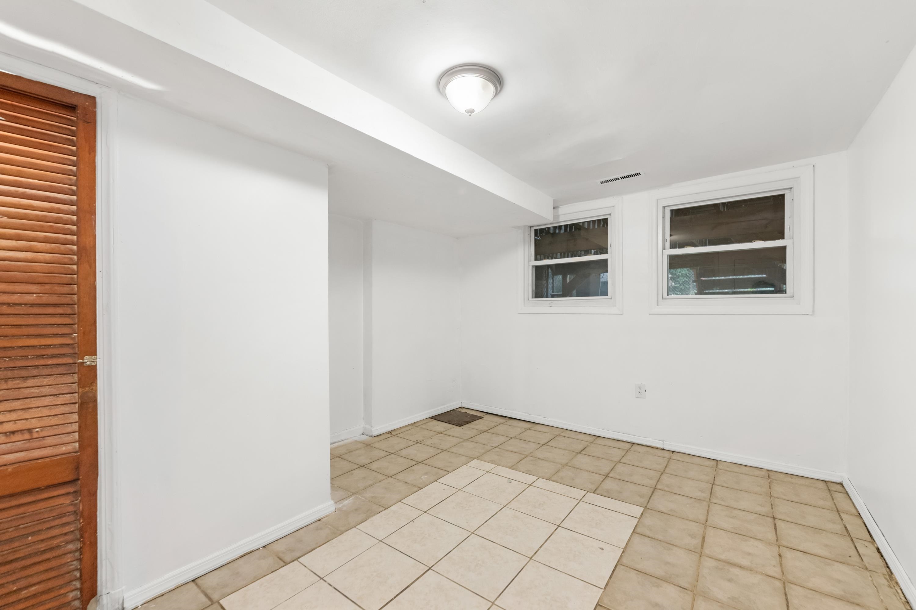 8 VAN NOSTRAND AVE