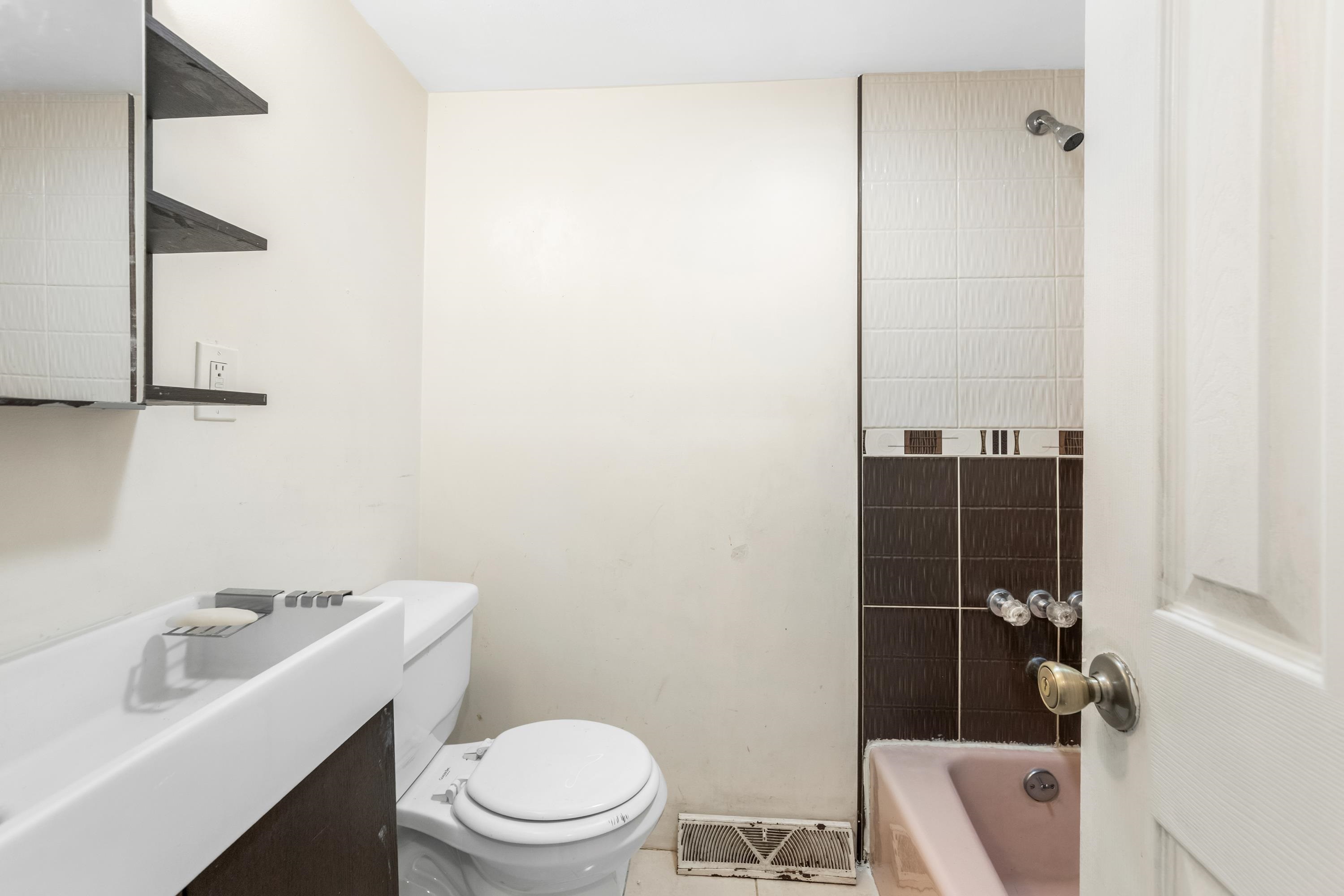 8 VAN NOSTRAND AVE
