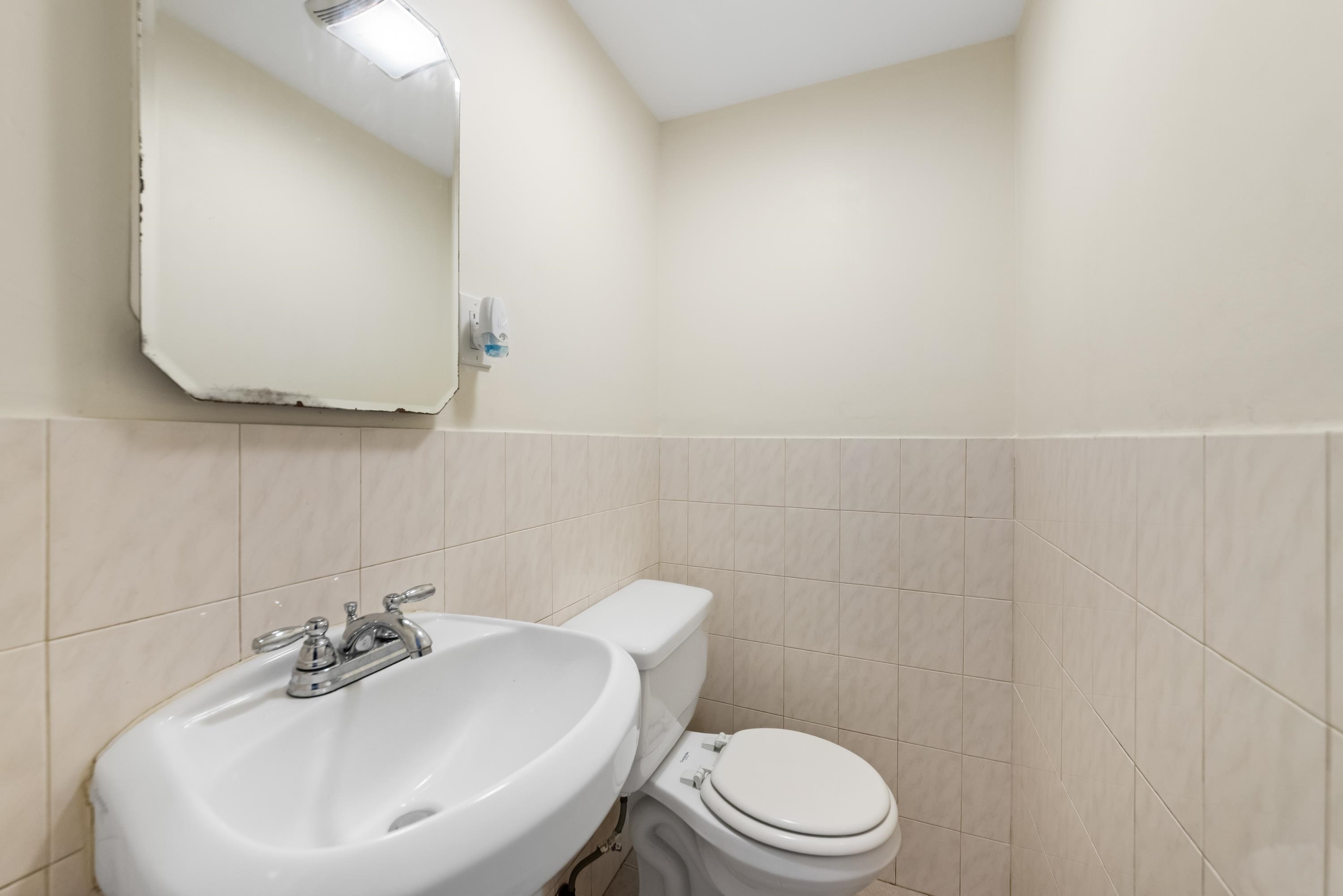 8 VAN NOSTRAND AVE