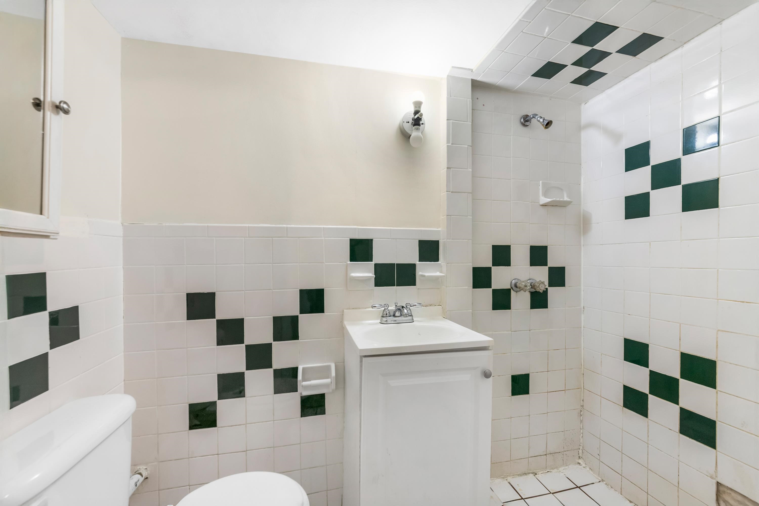 8 VAN NOSTRAND AVE