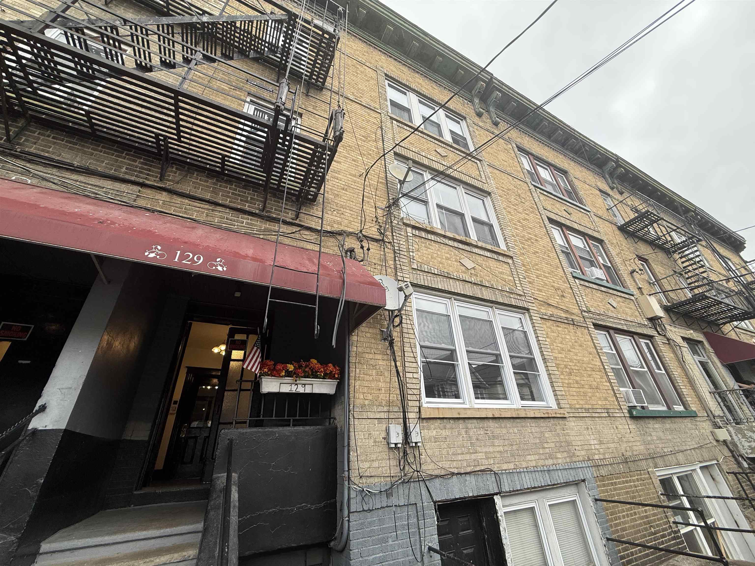 129 WEST 54TH ST Unit: 1