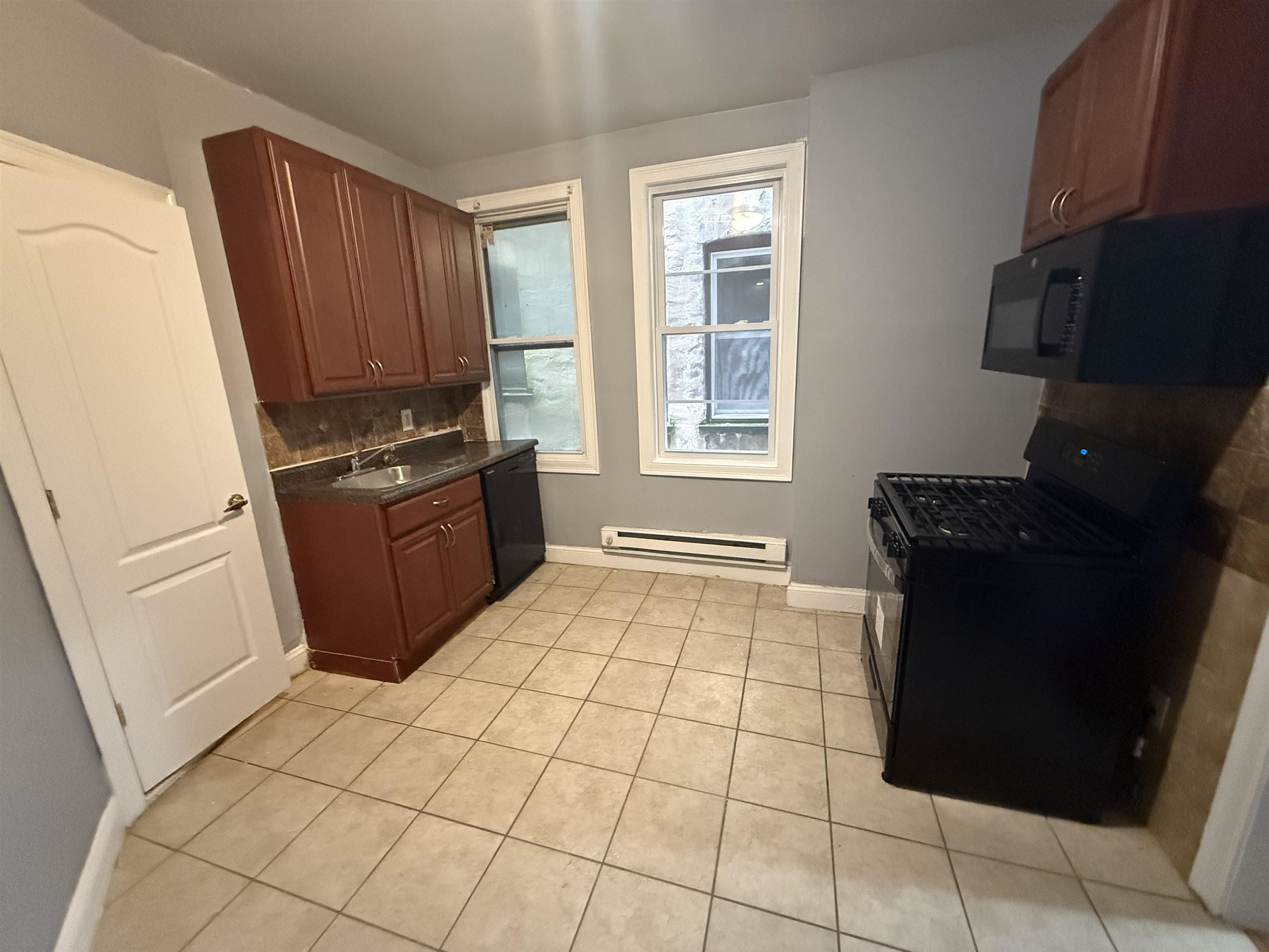 129 WEST 54TH ST Unit: 1