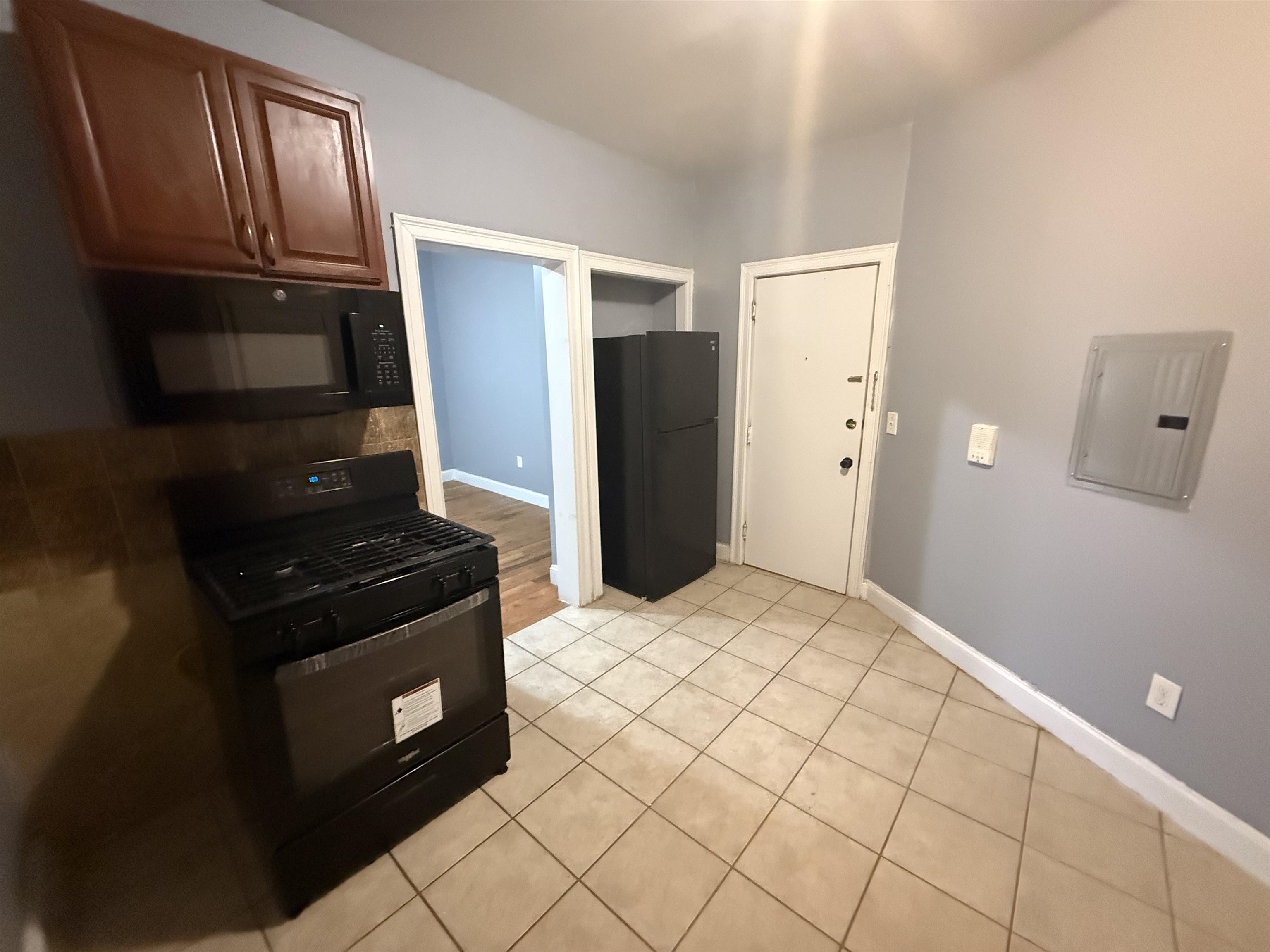 129 WEST 54TH ST Unit: 1