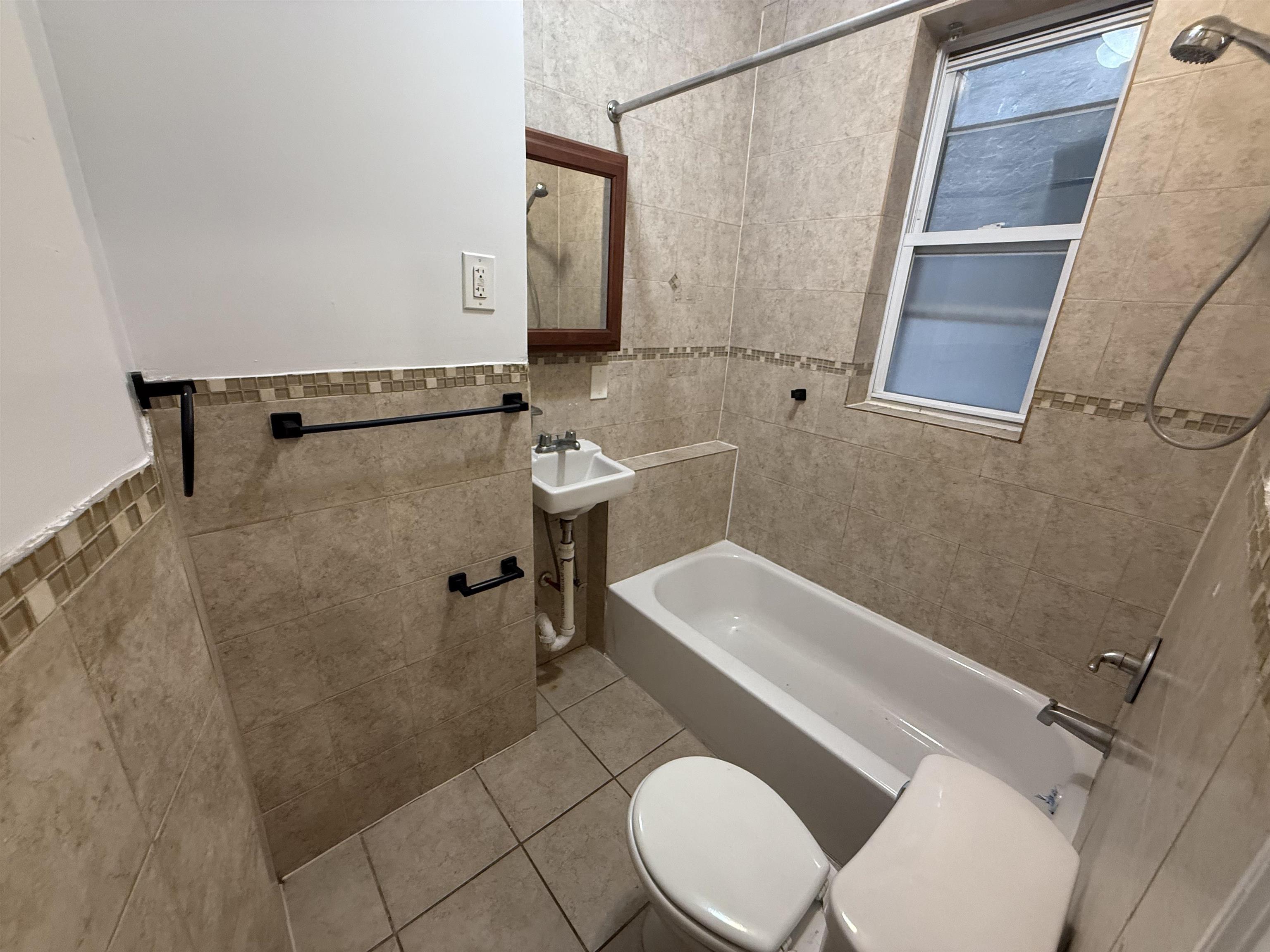 129 WEST 54TH ST Unit: 1