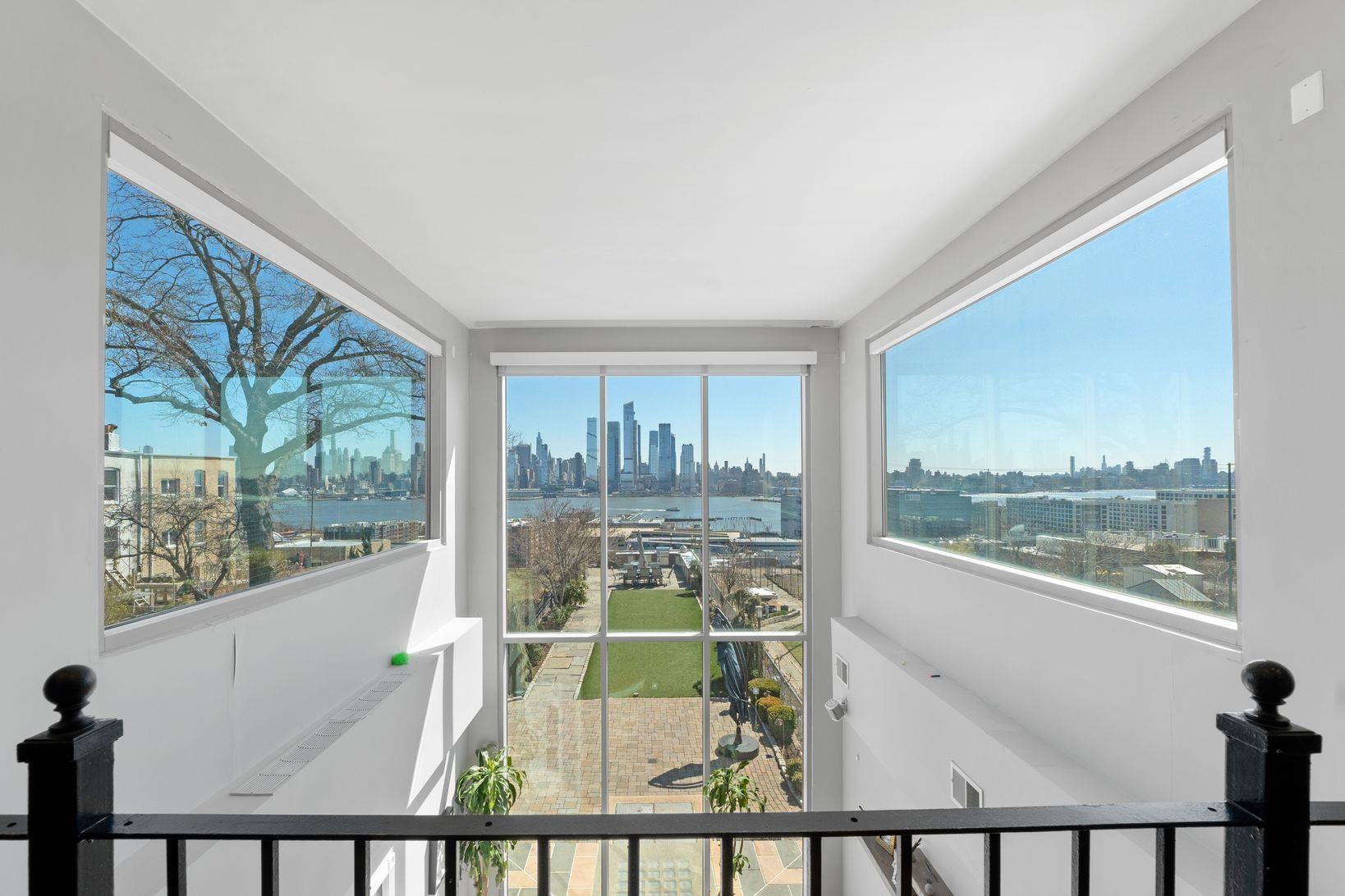 438 GREGORY AVE