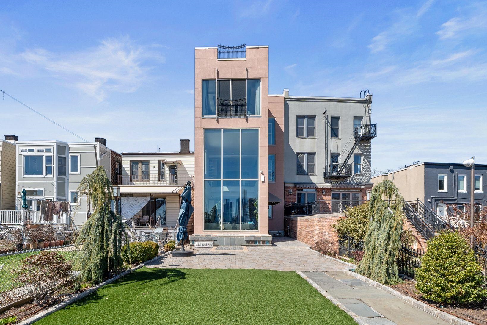 438 GREGORY AVE