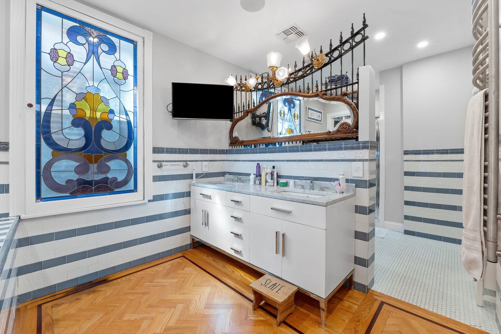 438 GREGORY AVE