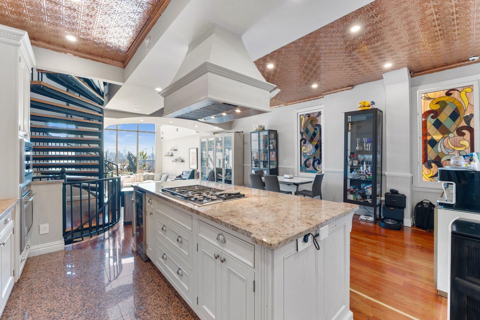 438 GREGORY AVE
