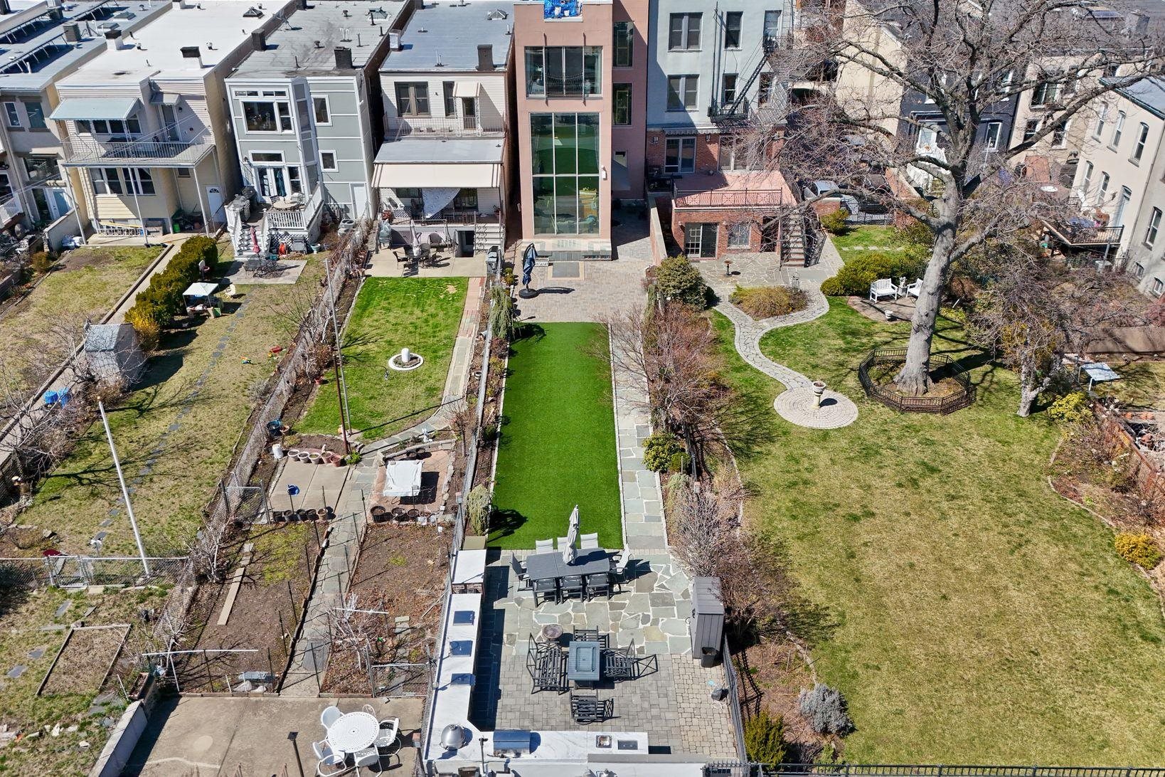 438 GREGORY AVE