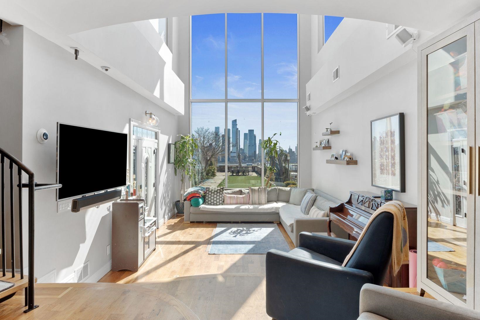 438 GREGORY AVE