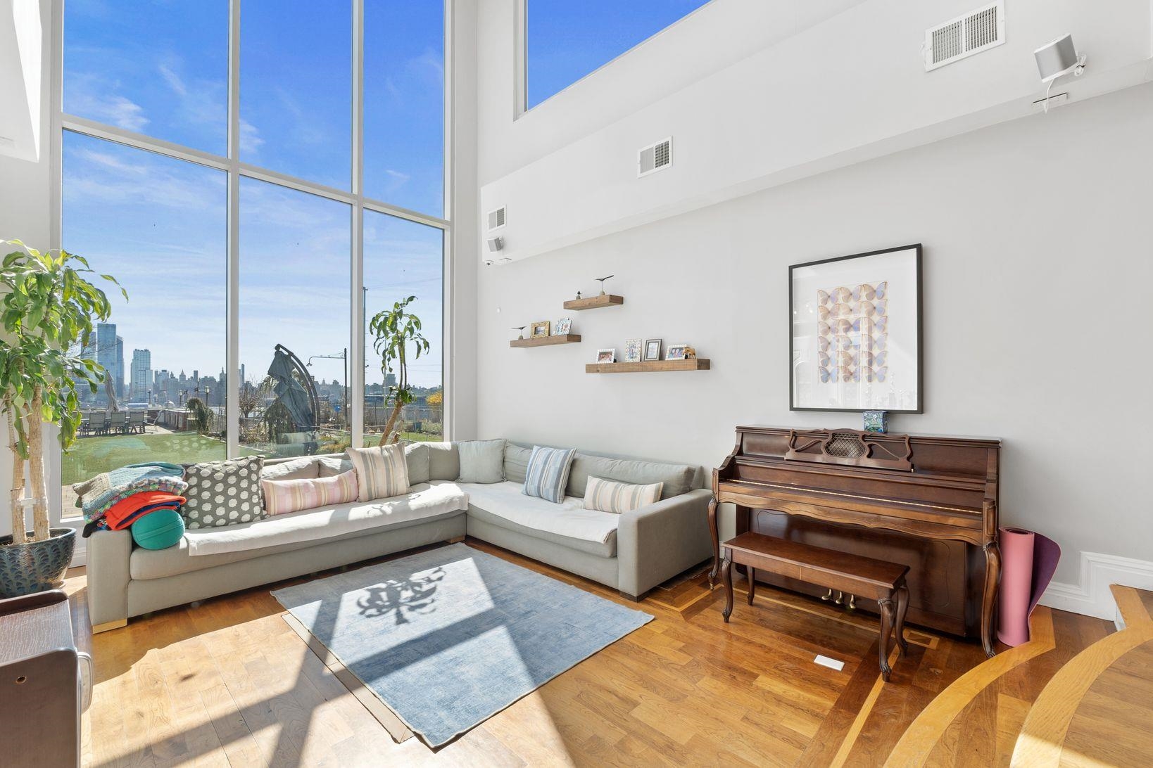 438 GREGORY AVE