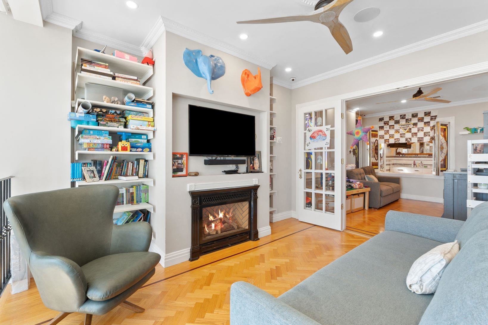 438 GREGORY AVE