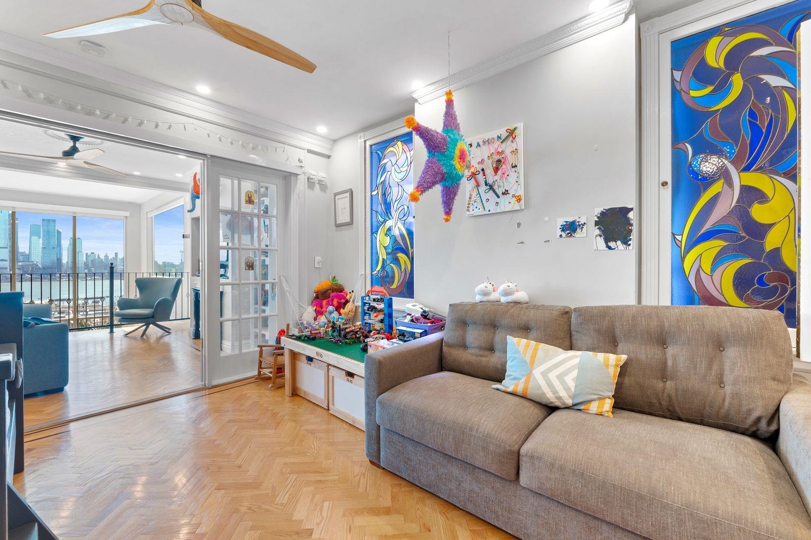 438 GREGORY AVE