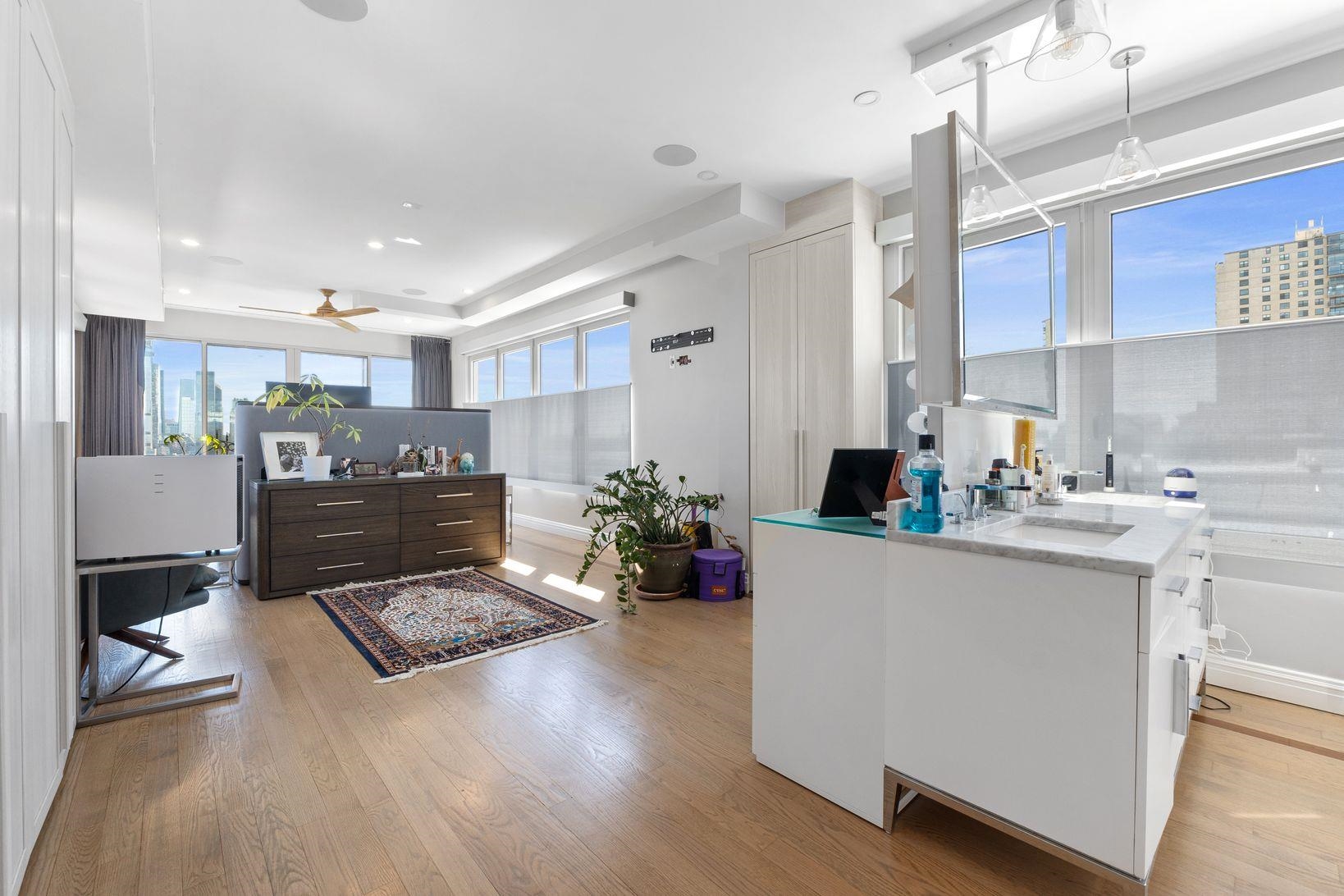 438 GREGORY AVE