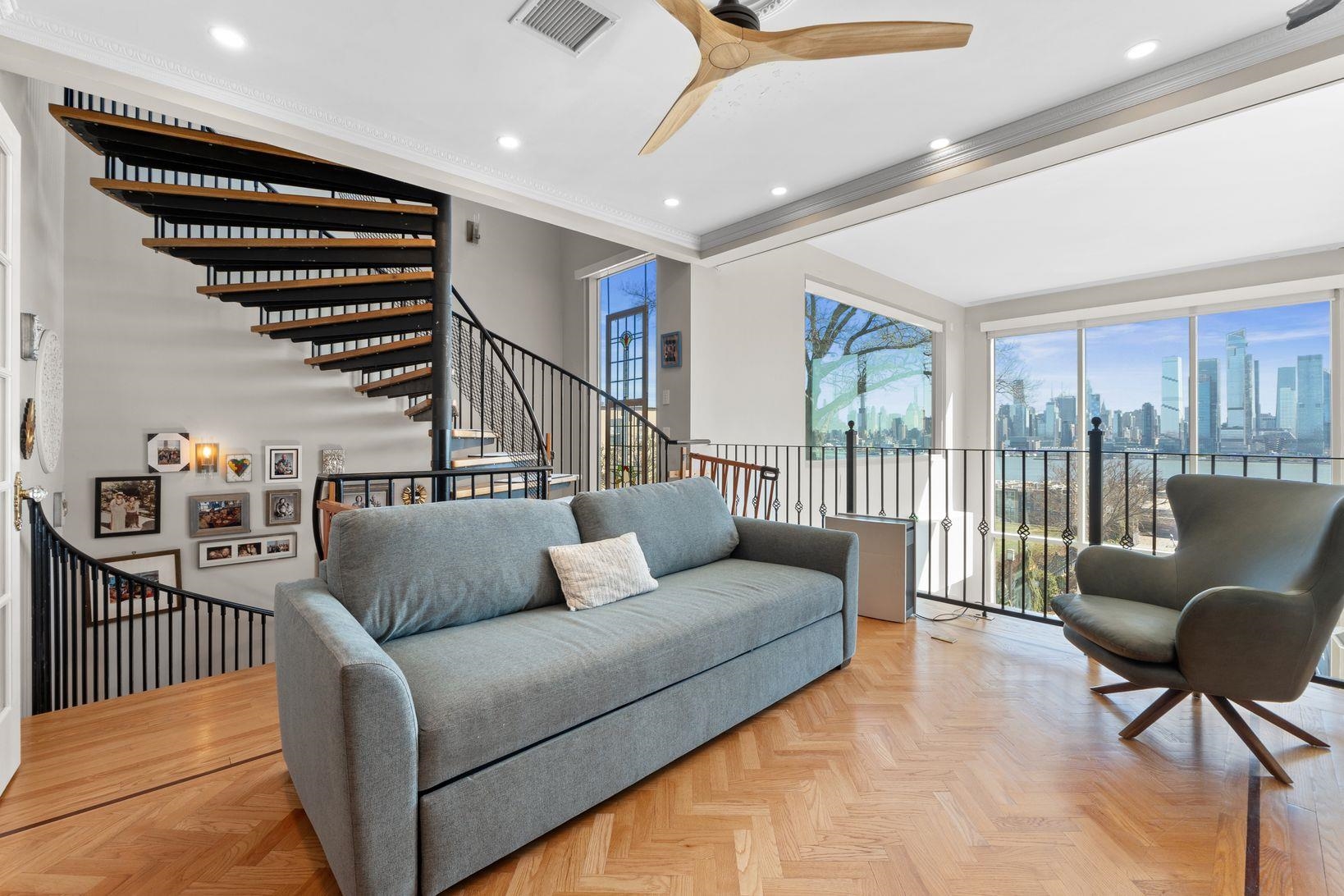 438 GREGORY AVE