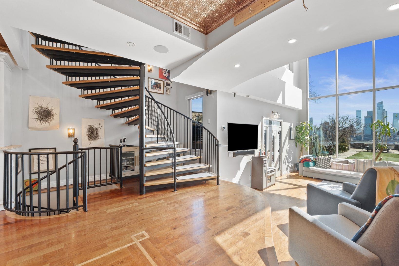 438 GREGORY AVE